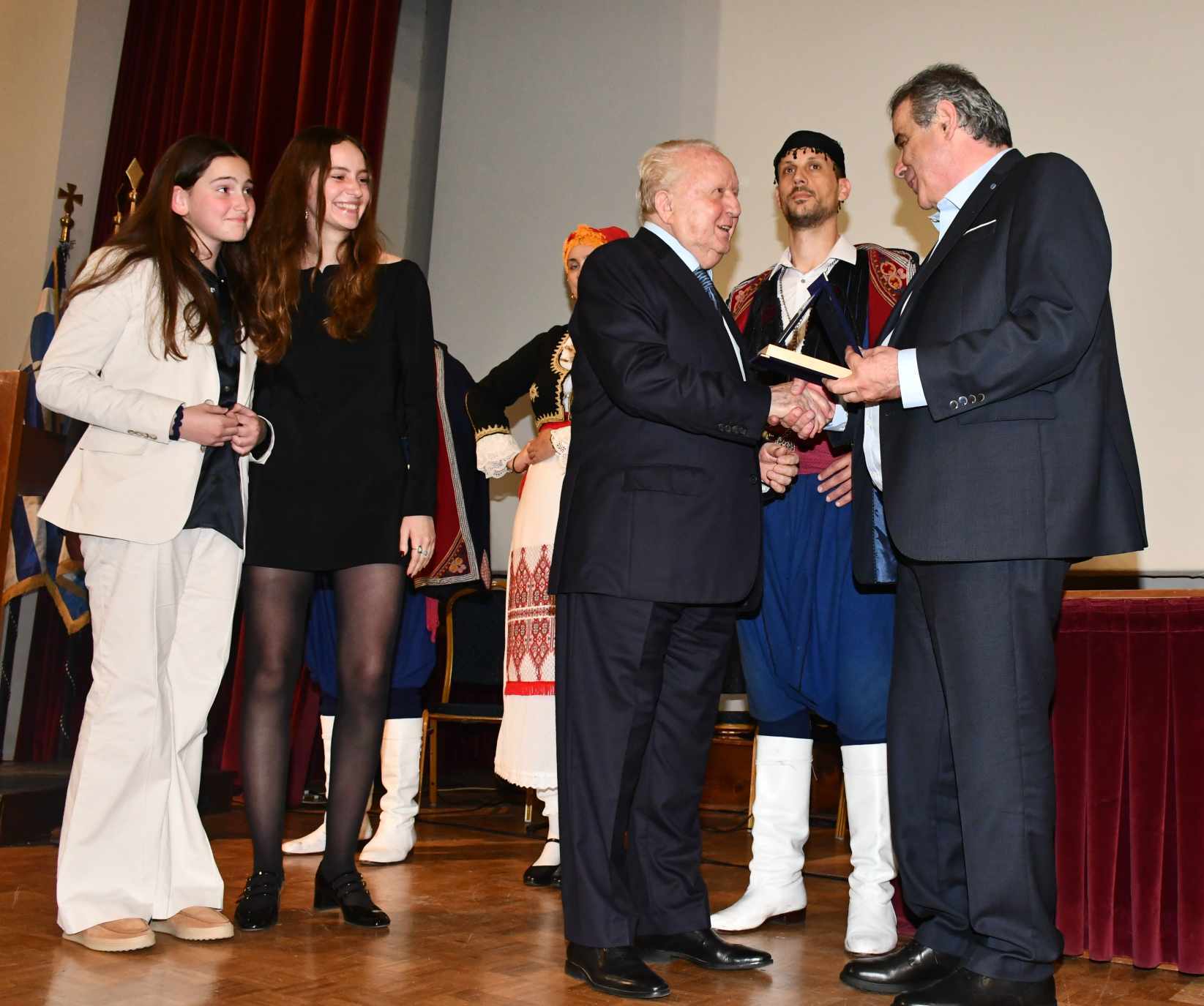 Ο Δήμος Αγίου Βασιλείου τίμησε τον Νίκο Δασκαλαντωνάκη - Δείτε φωτογραφίες