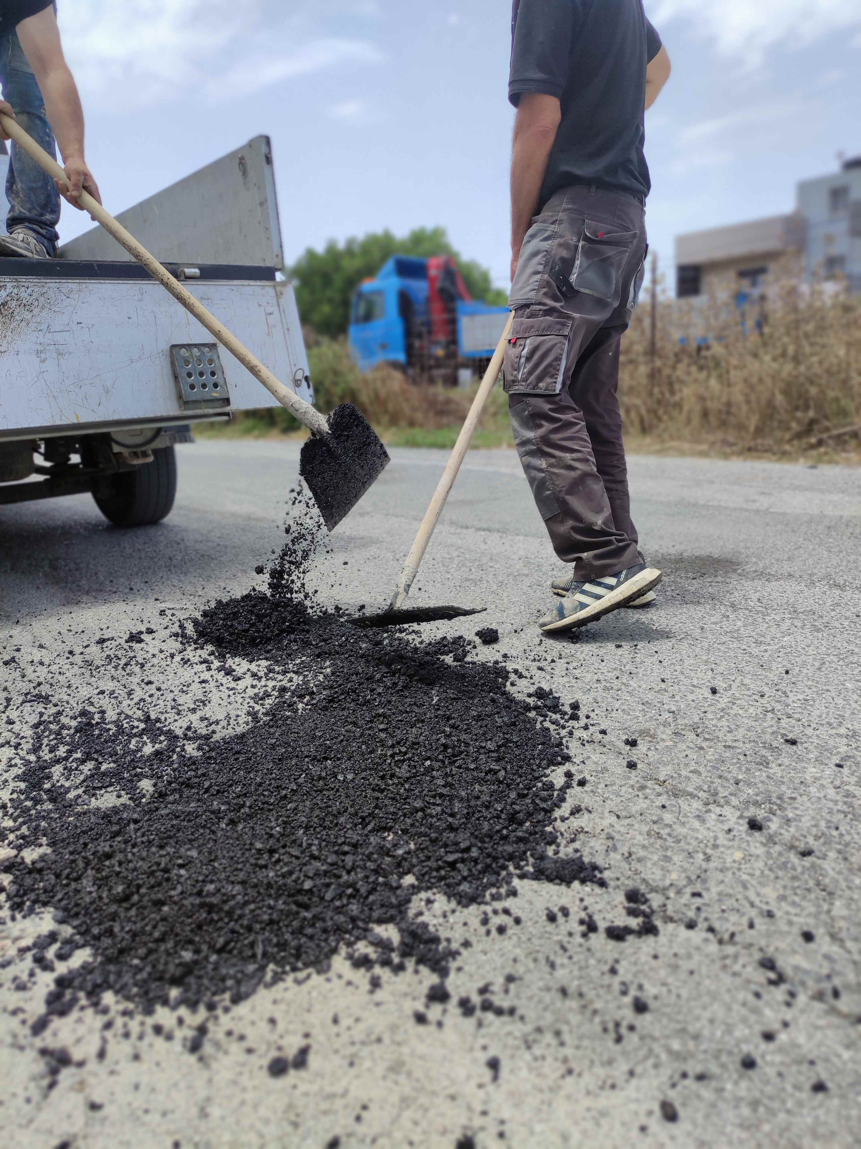 Εκτεταμένες παρεμβάσεις για την αποκατάσταση φθορών και καθιζήσεων σε δρόμους του Γαζίου εκτελούνται αυτές τις μέρες. 