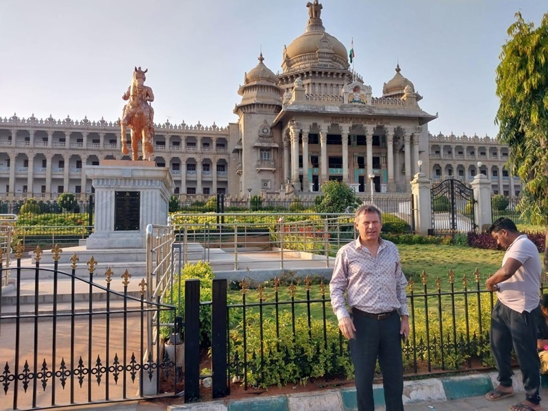 Από το Πανεπιστήμιο Κρήτης στην... Ινδία ο καθηγητής Αρ. Τσατσάκης