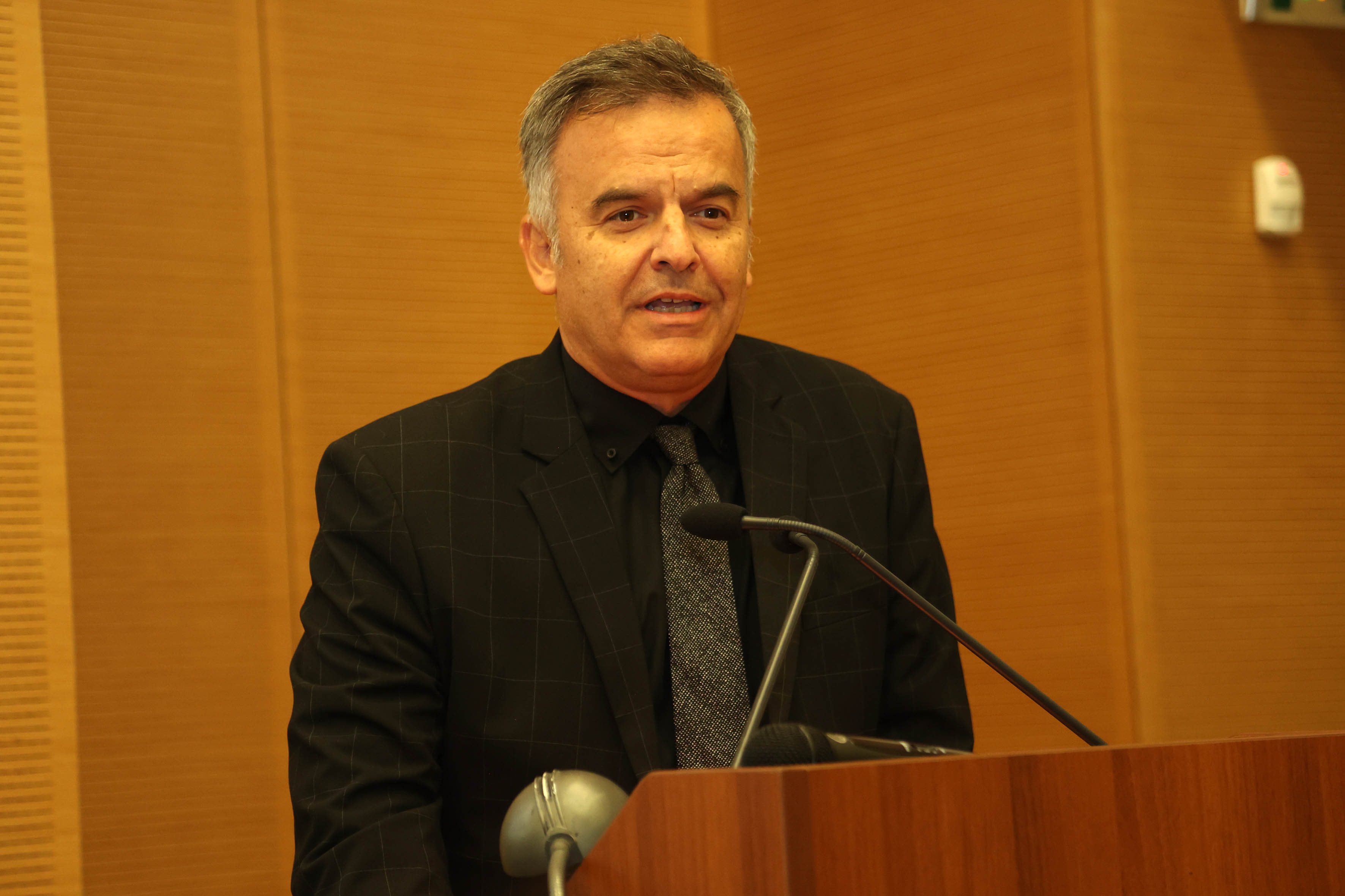 Κατάμεστη η Βικελαία για τη βράβευσης του Στέφανου Τραχανά με το «Βραβείο Ηθικής Τάξεως»