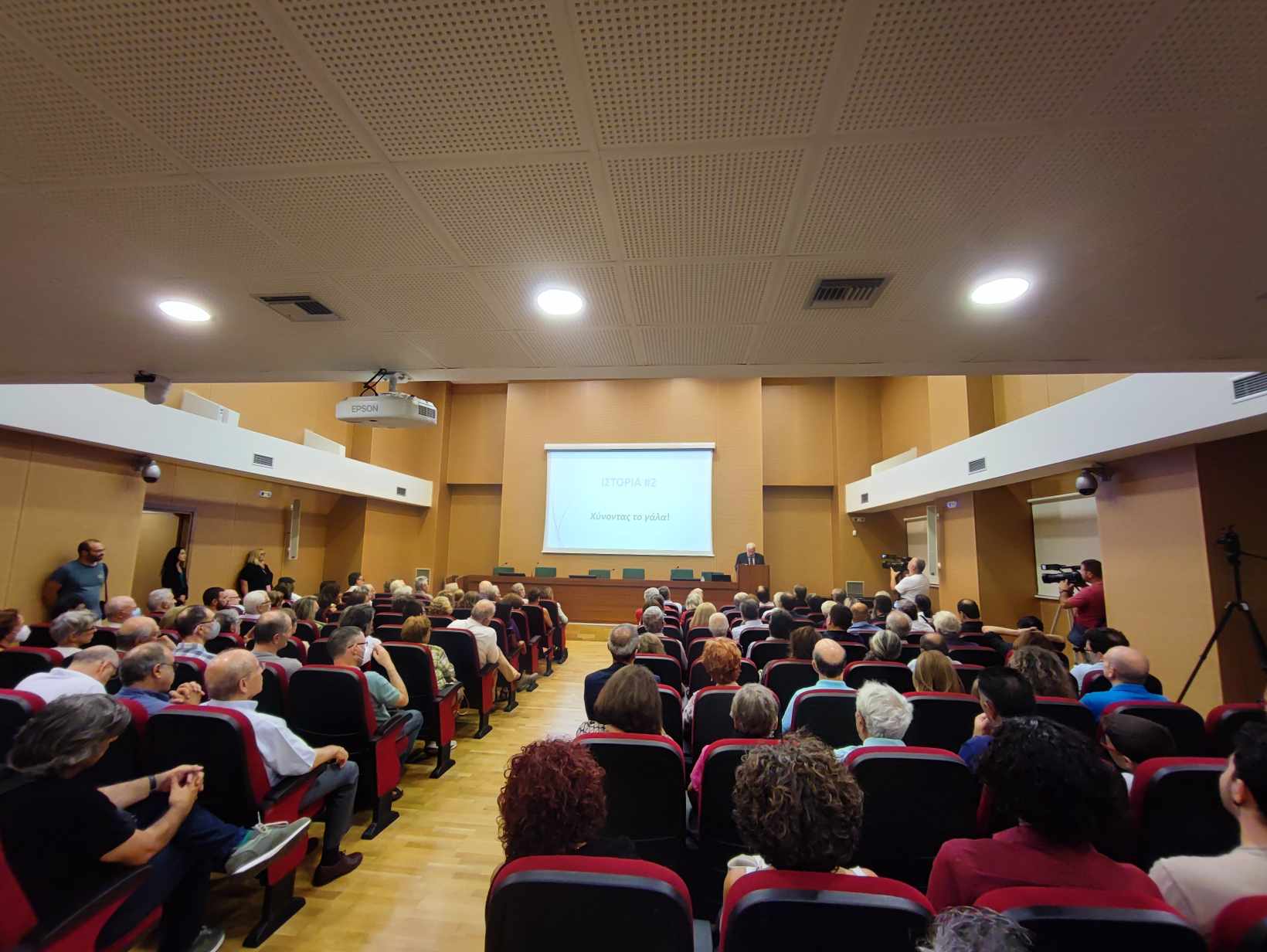 Κατάμεστη η Βικελαία για τη βράβευσης του Στέφανου Τραχανά με το «Βραβείο Ηθικής Τάξεως»