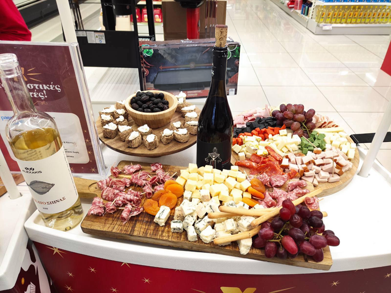 Χαρούμενες γιορτές με δώρα για όλους στα σούπερ μάρκετ Χαλκιαδάκης