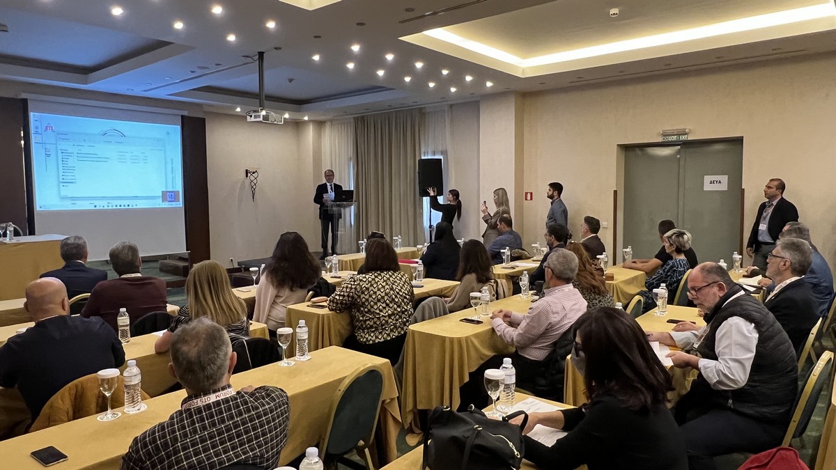 Μαρινάκης-φορουμ