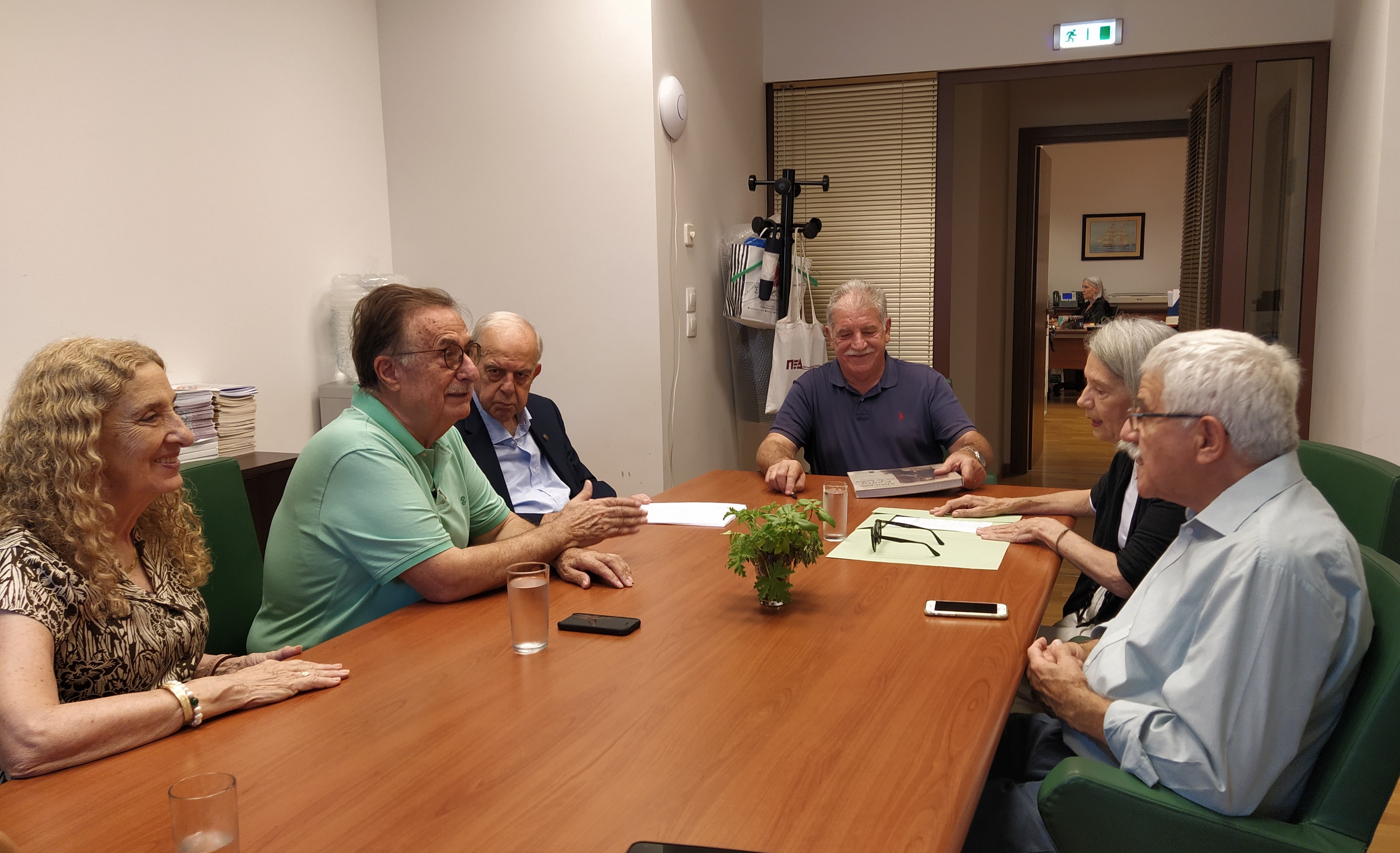 Δωρεά σπάνιας συλλογής δίσκων βινυλίου στη Βικελαία Δημοτική Βιβλιοθήκη από τον Μανώλη Βεληβασάκη