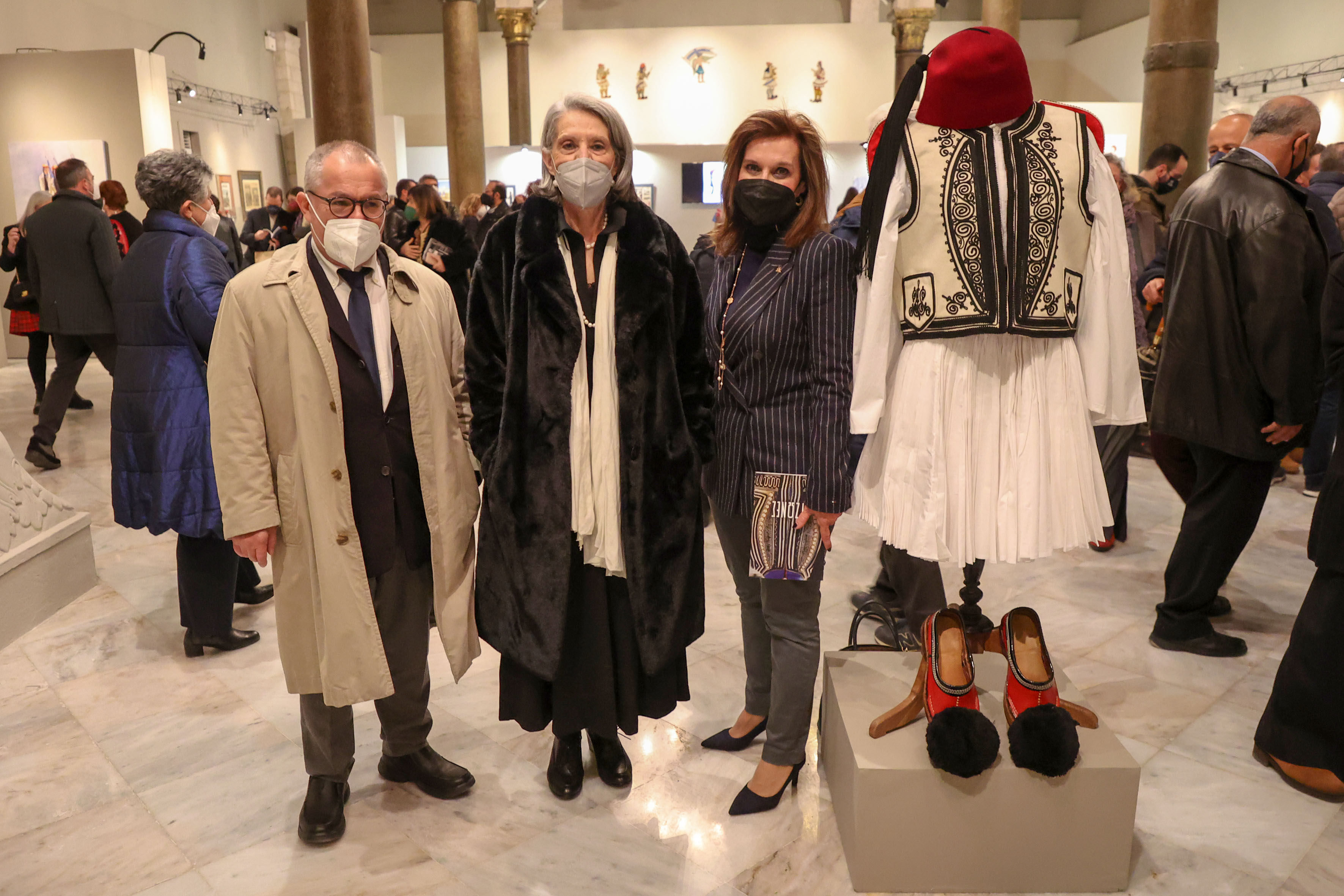 Από τα εγκαίνια της έκθεσης '' Έυζωνες''