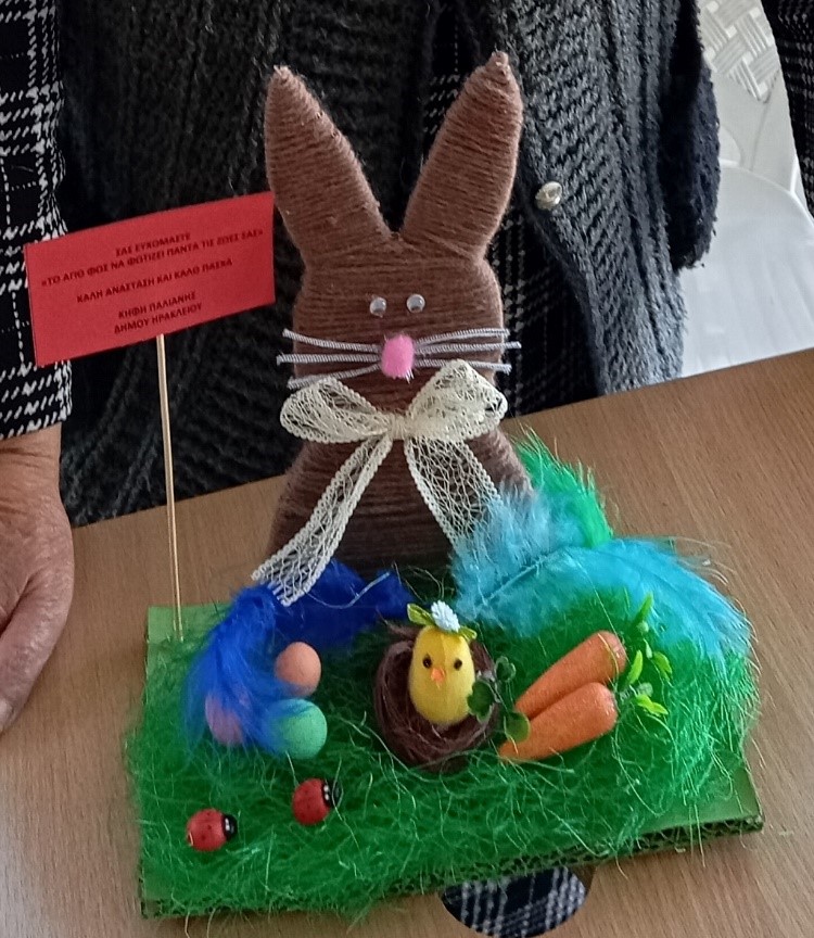 Πασχαλινές κατασκευές και λαμπάδες προσέφεραν μικροί μαθητές στους φιλοξενούμενους του Κ.Η.Φ.Η Παλιανής
