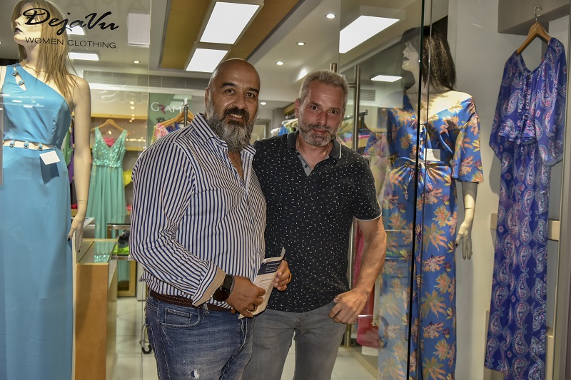 Θερμή υποδοχή στον Μιχάλη Καραμαλάκη από πολίτες σε Δημοκρατίας και Καλοκαιρινού