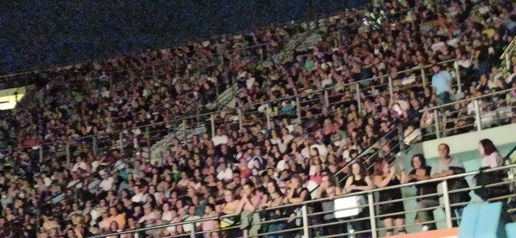 Κοσμοσυρροή στη συναυλία Νταλάρα - Κότσιρα