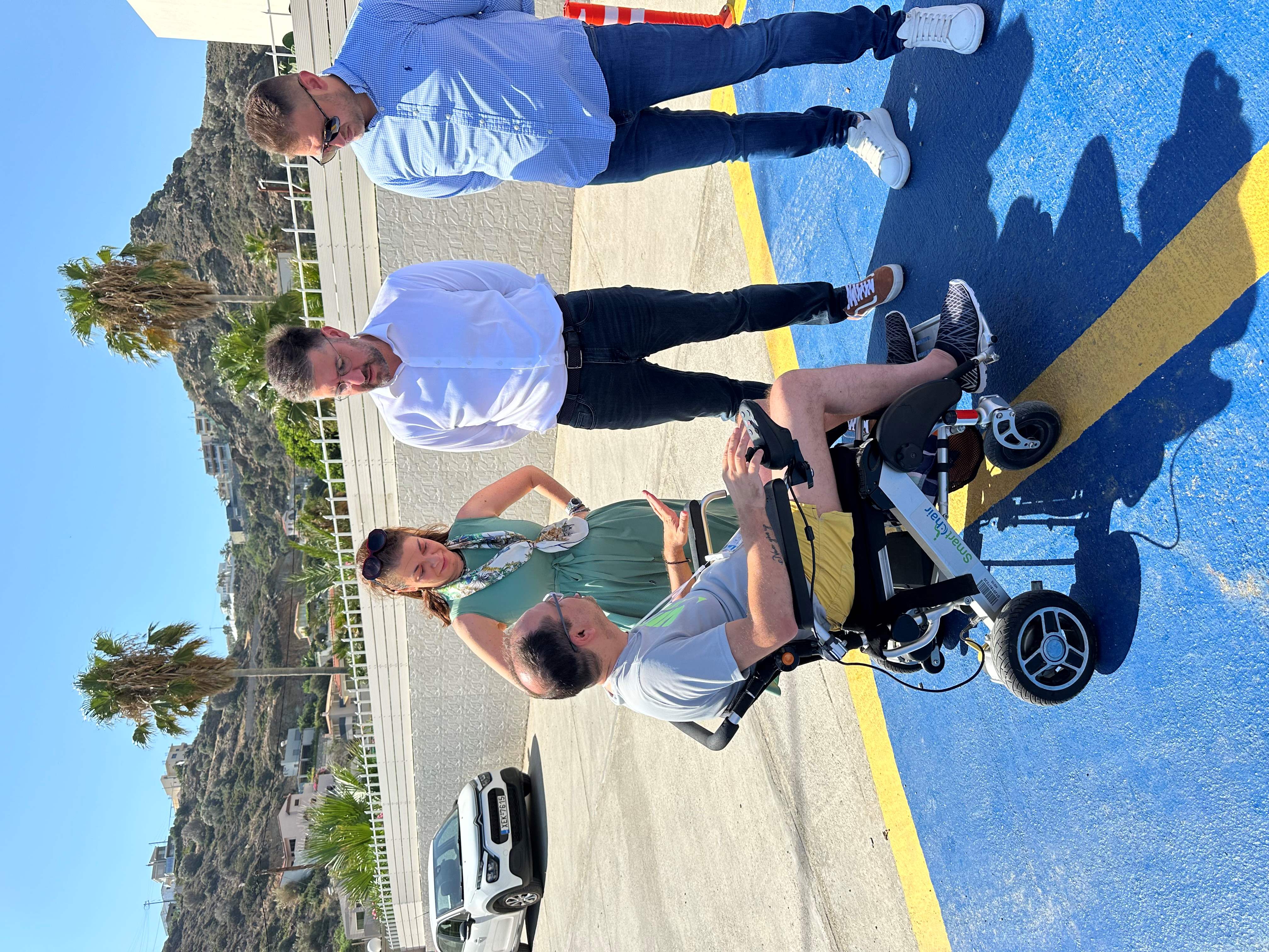 Μαλεβίζι: Προσβάσιμη σε όλους η παραλία της Λυγαριάς με το σύστημα πρόσβασης SeaTrac για άτομα με αναπηρίες