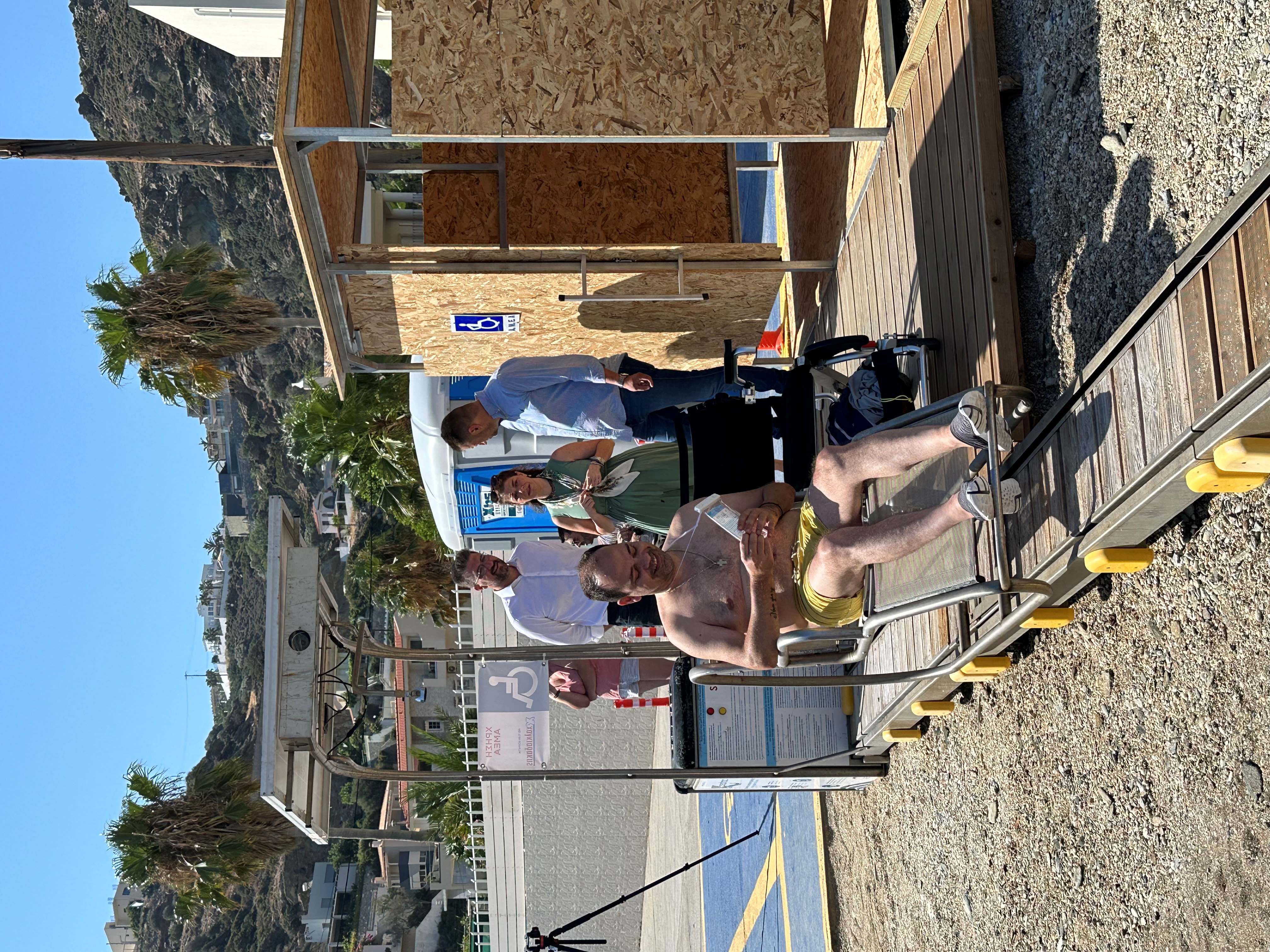 Μαλεβίζι: Προσβάσιμη σε όλους η παραλία της Λυγαριάς με το σύστημα πρόσβασης SeaTrac για άτομα με αναπηρίες