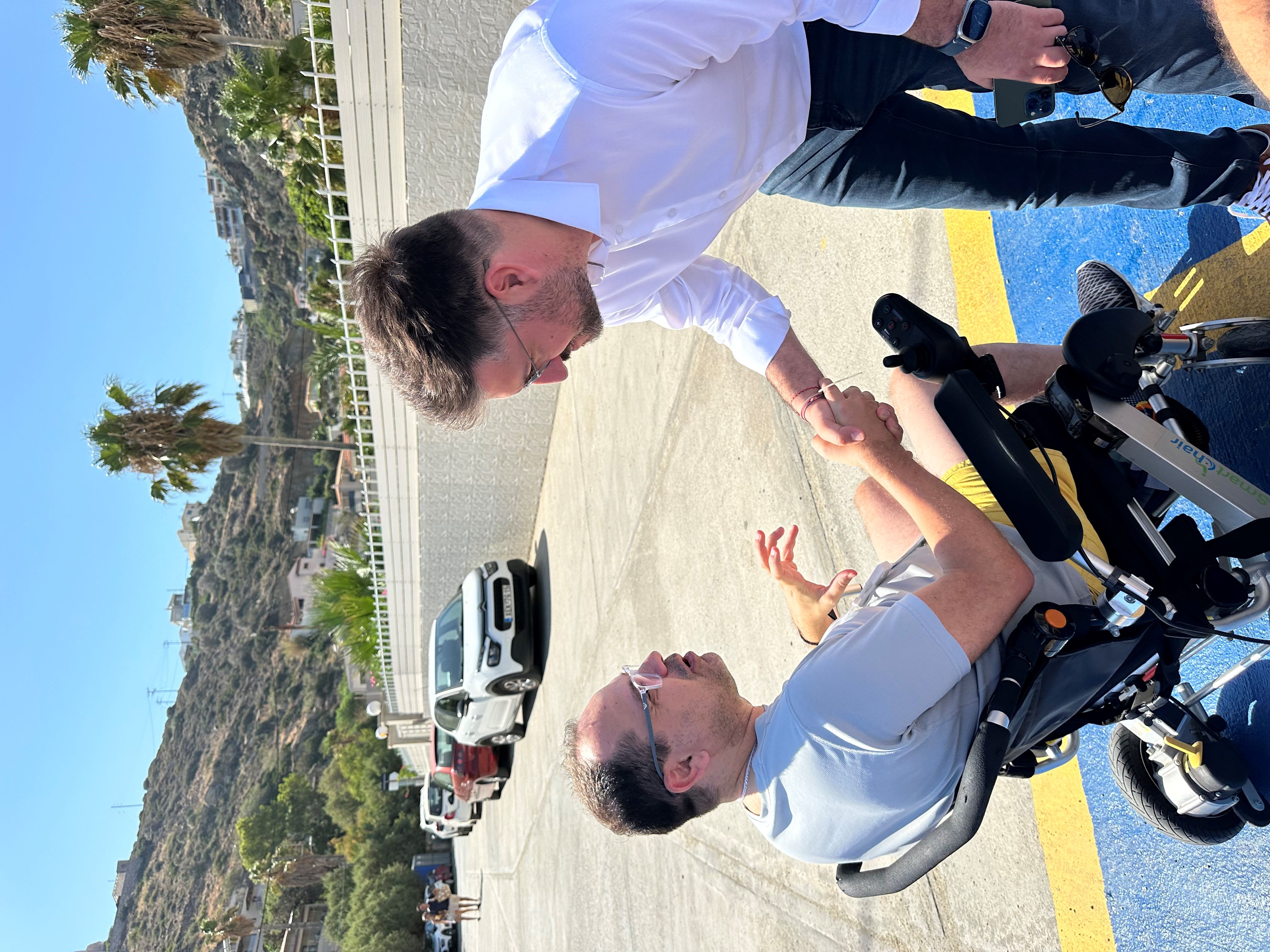 Μαλεβίζι: Προσβάσιμη σε όλους η παραλία της Λυγαριάς με το σύστημα πρόσβασης SeaTrac για άτομα με αναπηρίες