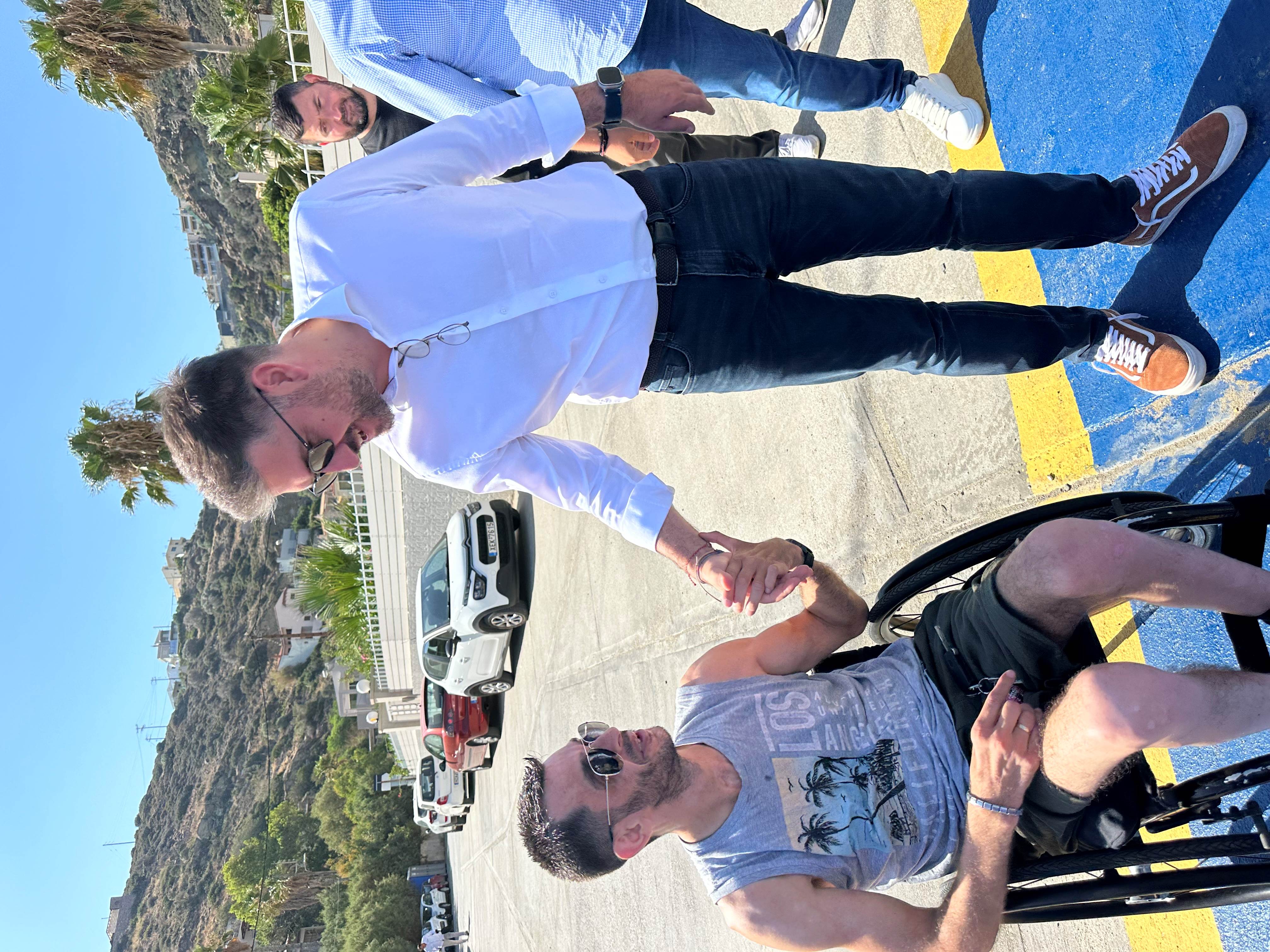 Μαλεβίζι: Προσβάσιμη σε όλους η παραλία της Λυγαριάς με το σύστημα πρόσβασης SeaTrac για άτομα με αναπηρίες