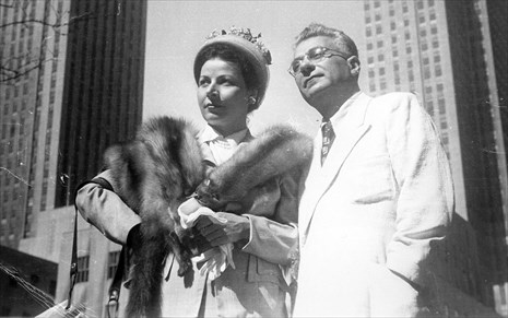 Με τη διάσημη μεσόφωνο Ελένη Νικολαΐδη, σύζυγο του αδερφού του Θάνου