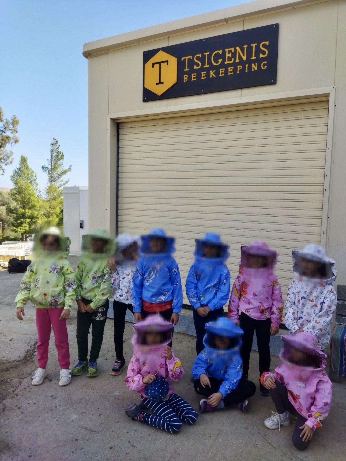 Οι μαθητές του 2ου Δημοτικού Σχολείου Βουτών γνώρισαν από κοντά τον θαυμαστό κόσμο των μελισσών