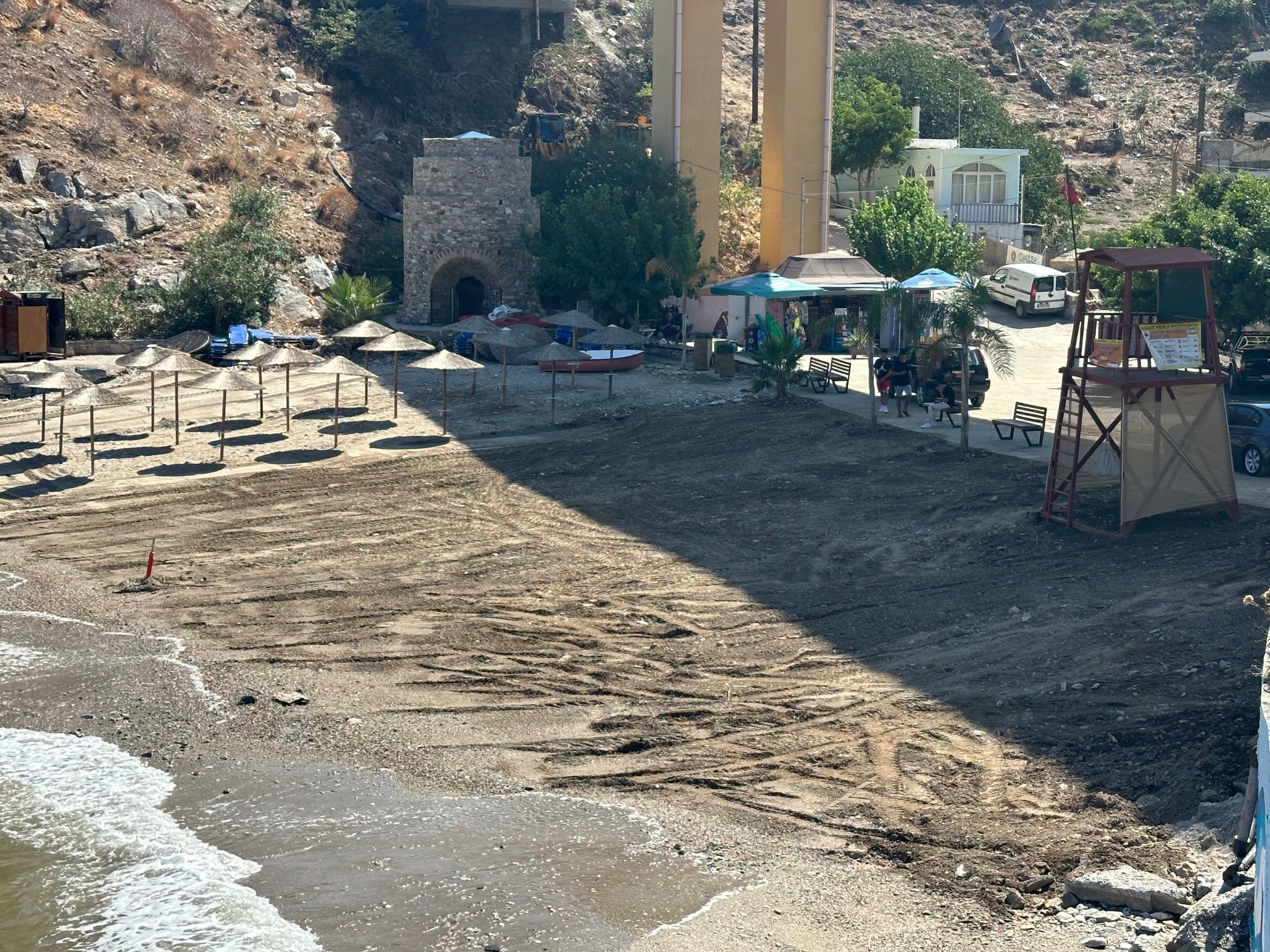 Συνεχίζονται οι εργασίες αποκατάστασης των ζημιών που προκάλεσε η κακοκαιρία σε Παλαιόκαστρο και Λυγαριά - Φωτογραφίες