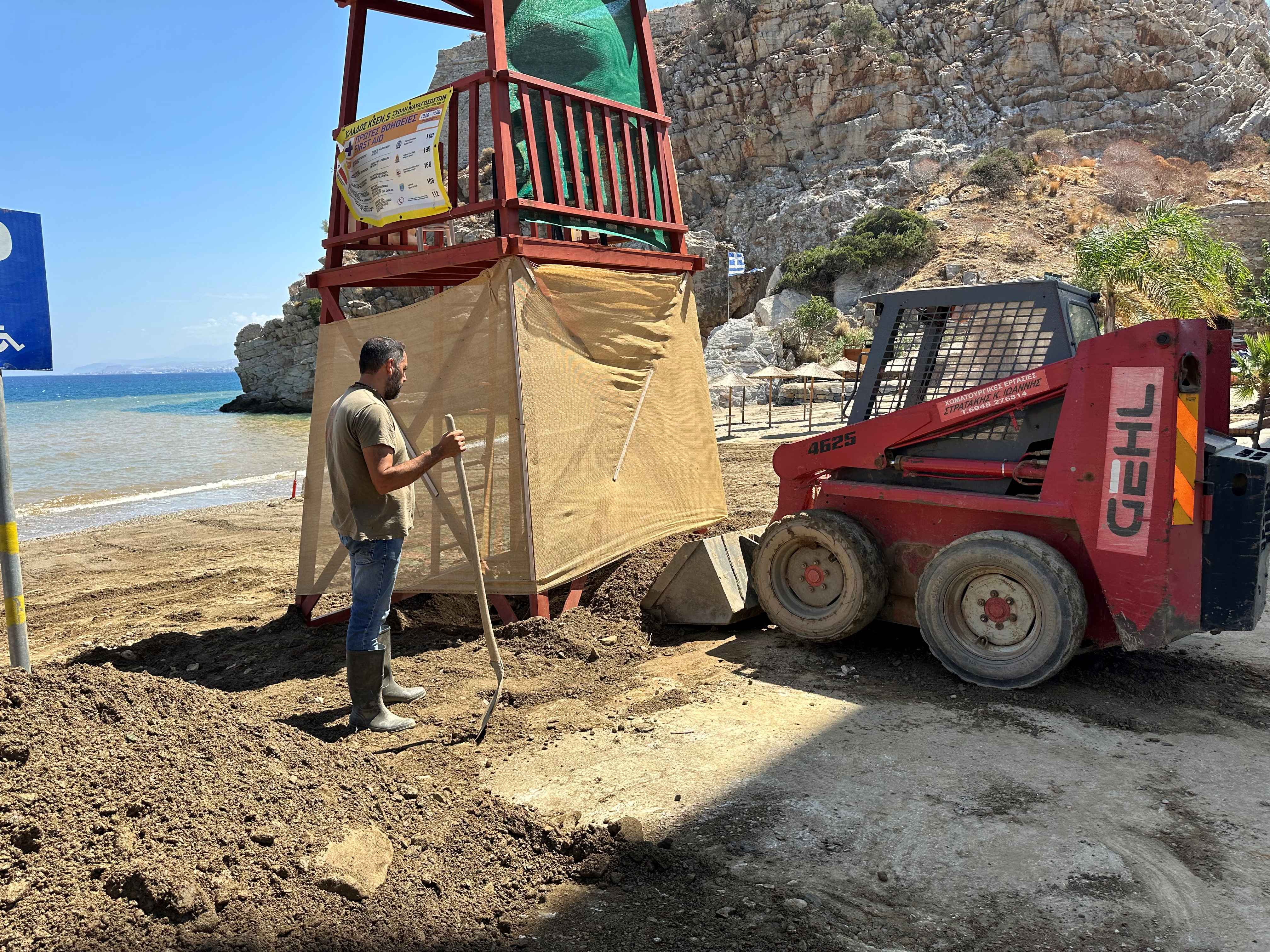 Συνεχίζονται οι εργασίες αποκατάστασης των ζημιών που προκάλεσε η κακοκαιρία σε Παλαιόκαστρο και Λυγαριά - Φωτογραφίες