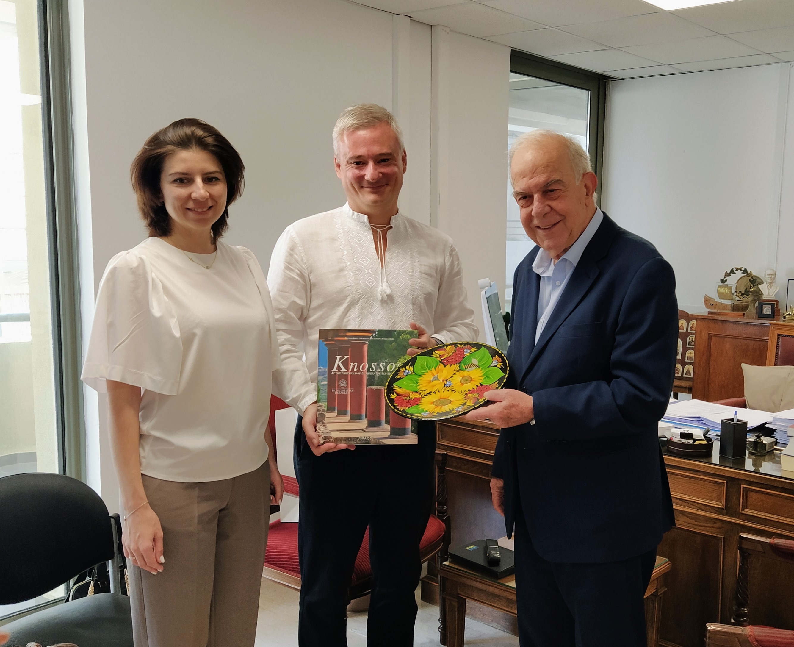 πρόξενος Ουκρανία Ηράκλειο Λαμπρινός