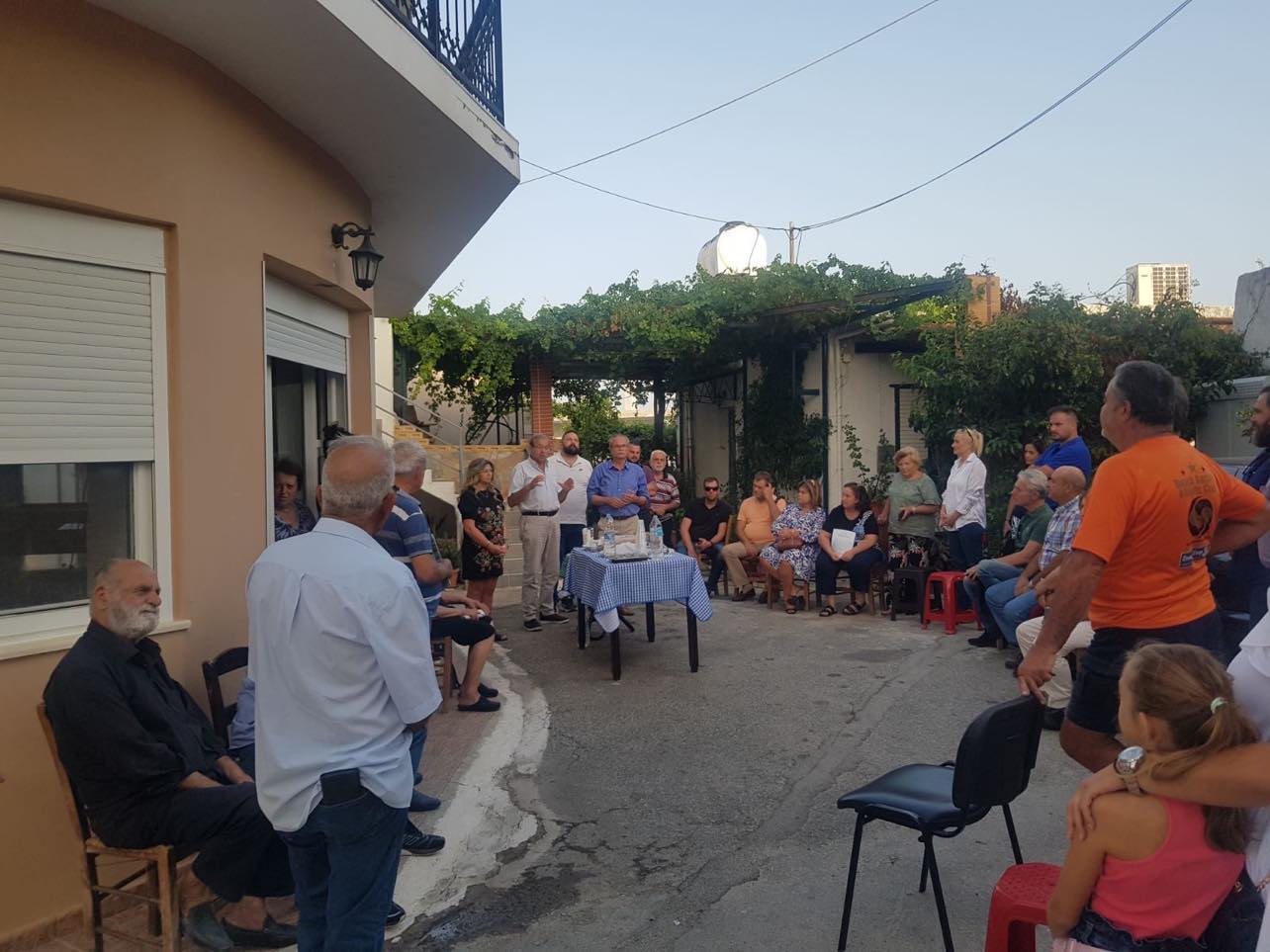 Σε χωριά της ΔΕ Κολυμβαρίου ο Γιάννης Μαλανδράκης