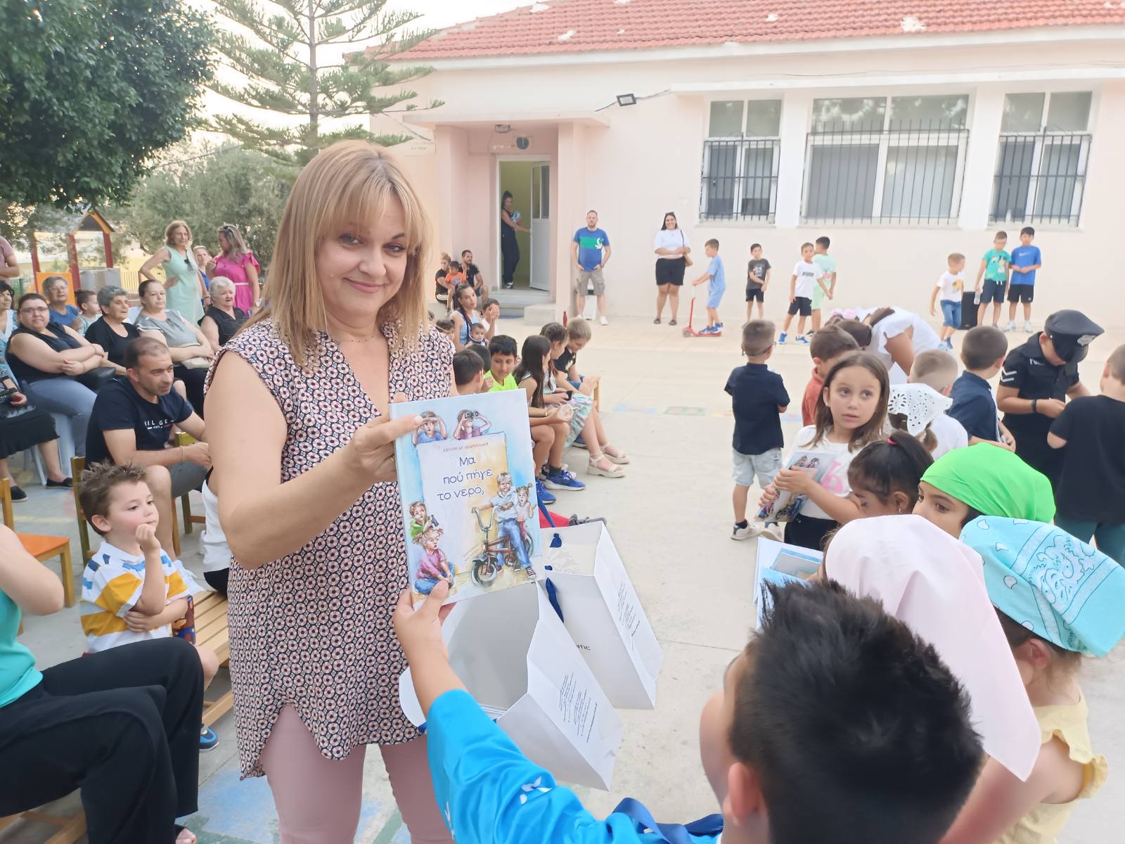 Τα παιδιά στέλνουν μήνυμα στους μεγάλους για την προστασία του νερού και όχι στην κατασπατάληση του.