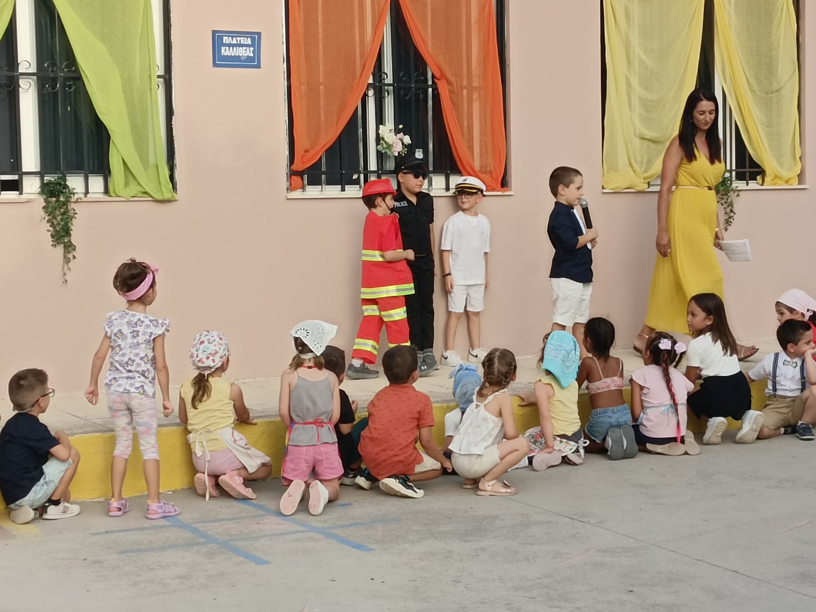 Τα παιδιά στέλνουν μήνυμα στους μεγάλους για την προστασία του νερού και όχι στην κατασπατάληση του.