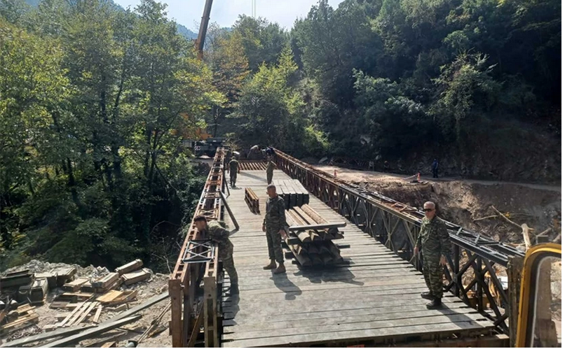 Τοποθετήθηκε και δεύτερη γέφυρα Bailey μετά την κακοκαιρία Daniel στη Θεσσαλία