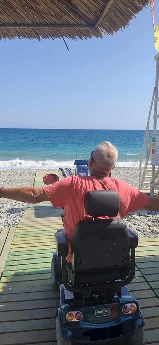 Επίσκεψη της Παραολυμπιονίκη και Παγκόσμιας Πρωταθλήτριας κολύμβησης ΑμεΑ κ. Αλεξάνδρα Σταματοπούλου, στην υποδομή της παραλίας Κολυμπαρίου για προσβασιμότητα ΑμεΑ στη θάλασσα