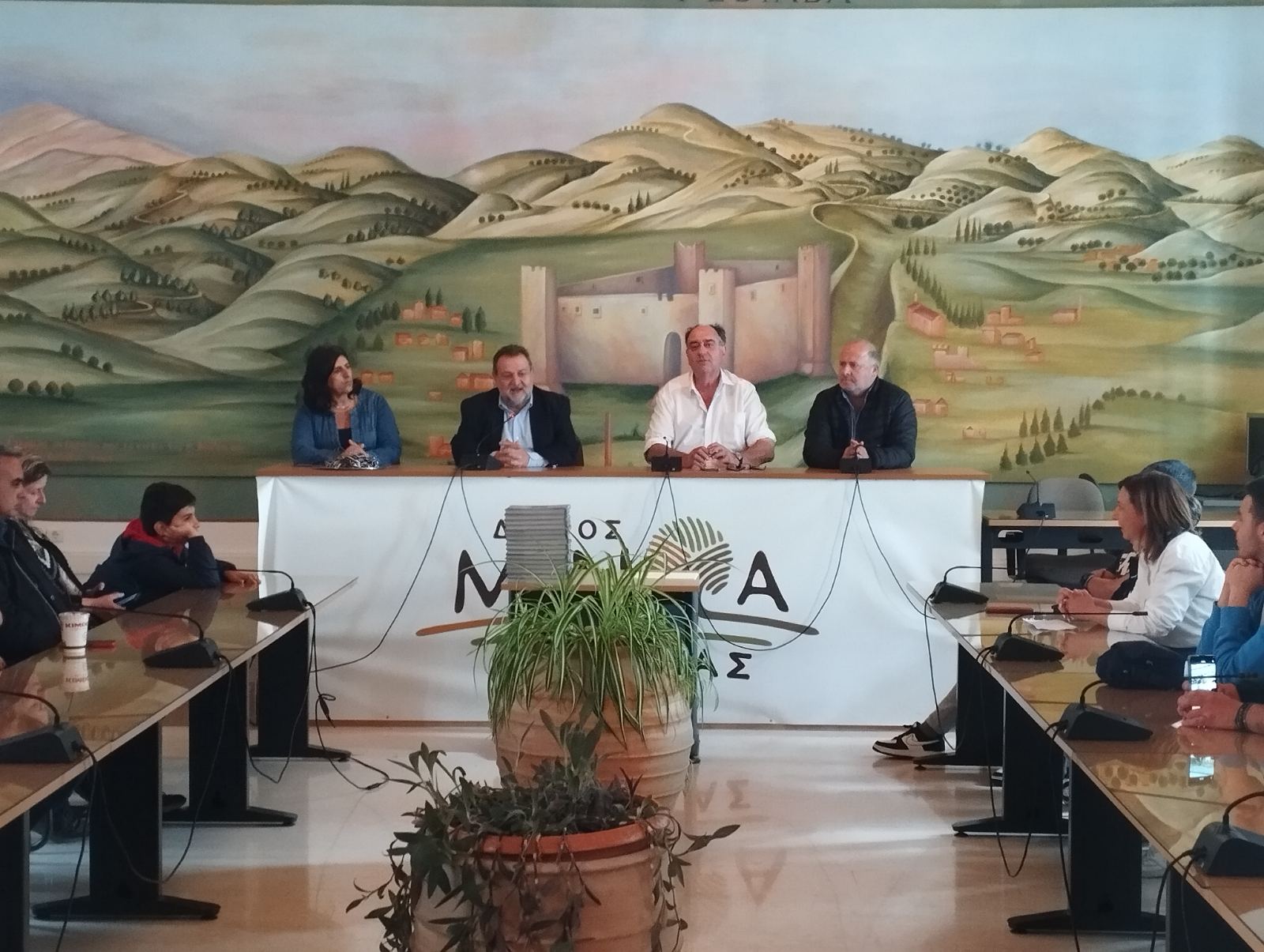 Τα παιδιά που διακρίθηκαν σε διαγωνισμούς εκπαιδευτικής ρομποτικής βράβευσε ο Δήμαρχος Μινώα Πεδιάδας