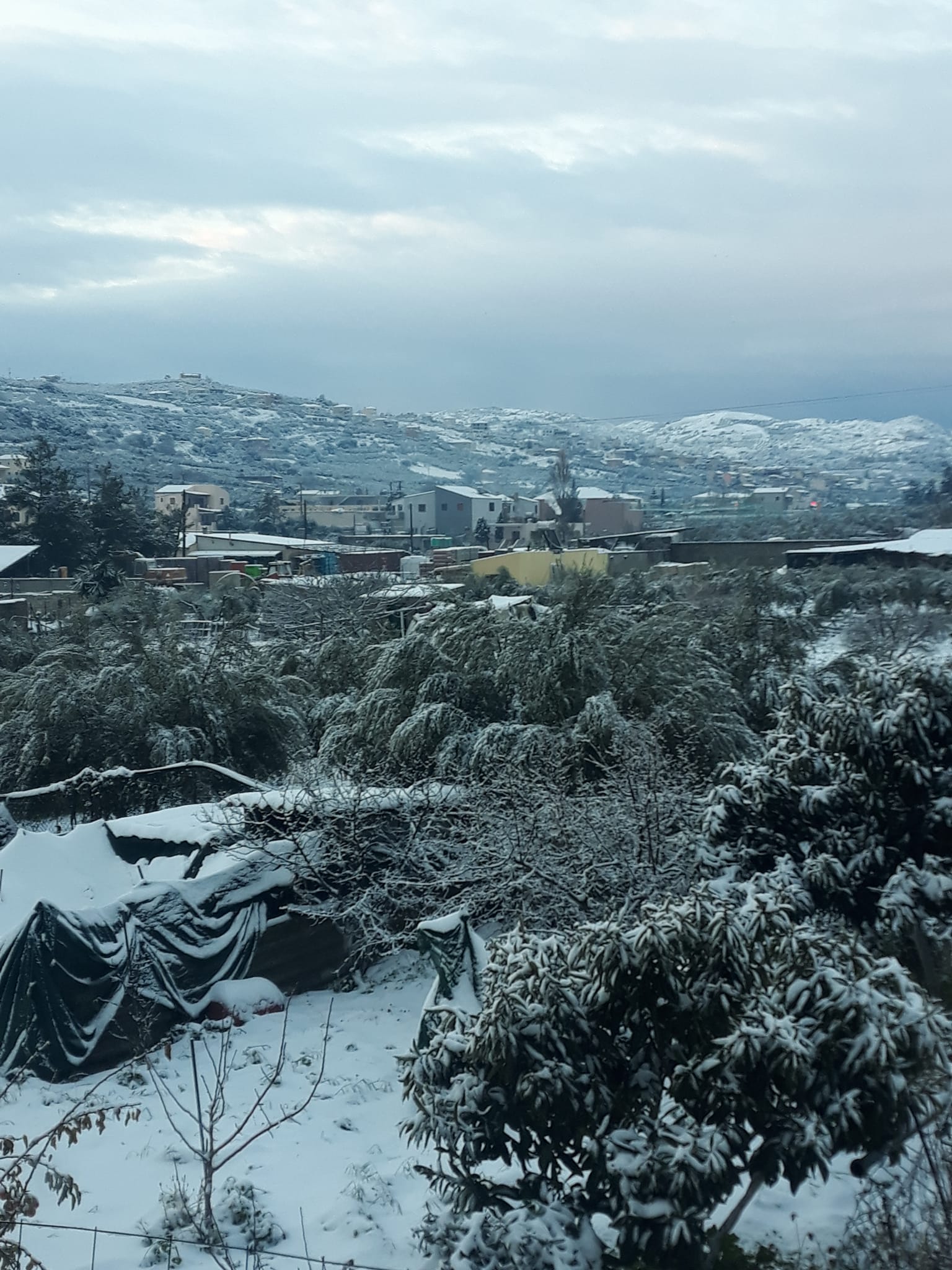 Στα λευκά και οι Κάτω Αρχάνες - φωτογραφία Γιώργος Σηφάκης από ΜΕΤΕΩΚΡΗΤΕΣ