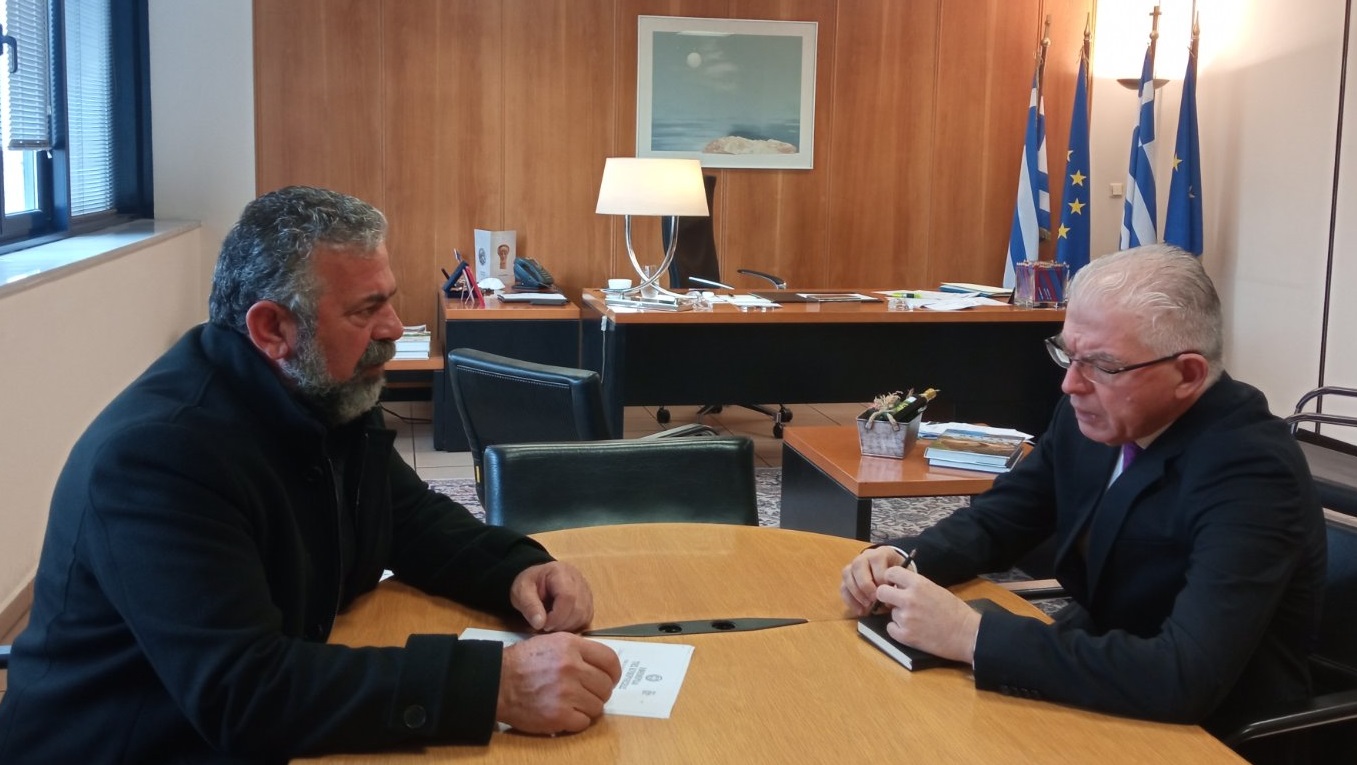 Ο πρόεδρος της Ομάδας Αμπελουργών & Ελαιοπαραγωγών Κρήτης με τον Ανδρέα Λυκουρέντζο