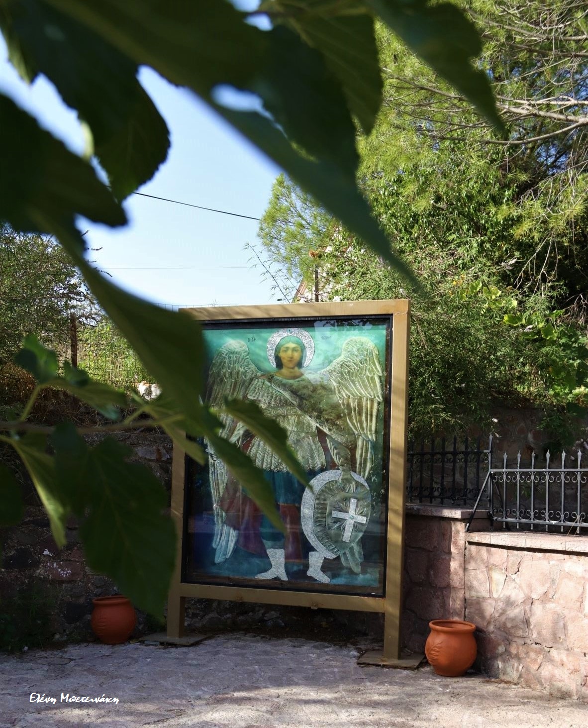 Στον Μανταμάδος της Μυτιλήνης είναι η μοναδική ανάγλυφη εικόνα του Ταξιάρχη…*