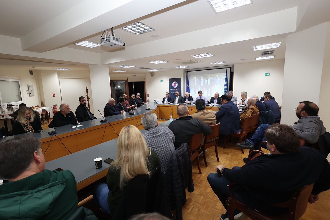 Μαζική συμμετοχή των παραγωγικών φορέων των νομών Ηρακλείου και Λασιθίου στη σύσκεψη Αυγενάκη - Επιμελητηρίων Κρήτης
