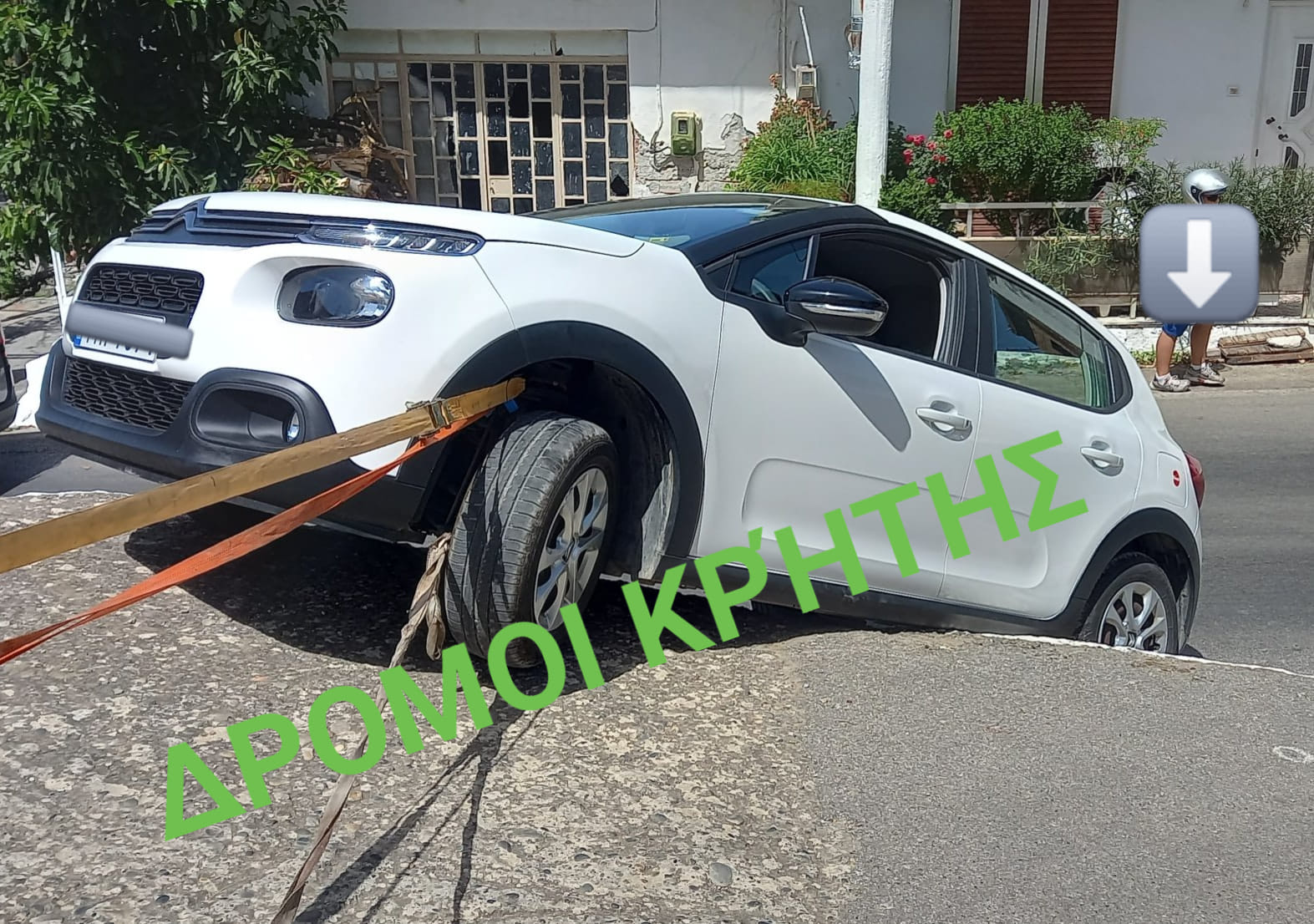 Στον "αέρα" αυτοκίνητο μετά από απίστευτο ατύχημα.