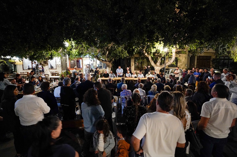 Κατάμεστες οι πλατείες σε Άγιο Σύλλα, Άγιο Βλάση και Σκαλάνι για τον Μιχάλη Καραμαλάκη