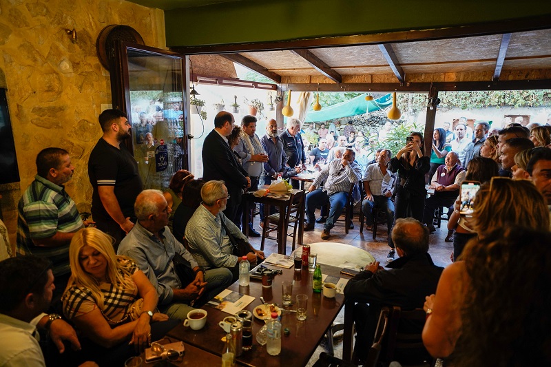 Κατάμεστες οι πλατείες σε Άγιο Σύλλα, Άγιο Βλάση και Σκαλάνι για τον Μιχάλη Καραμαλάκη