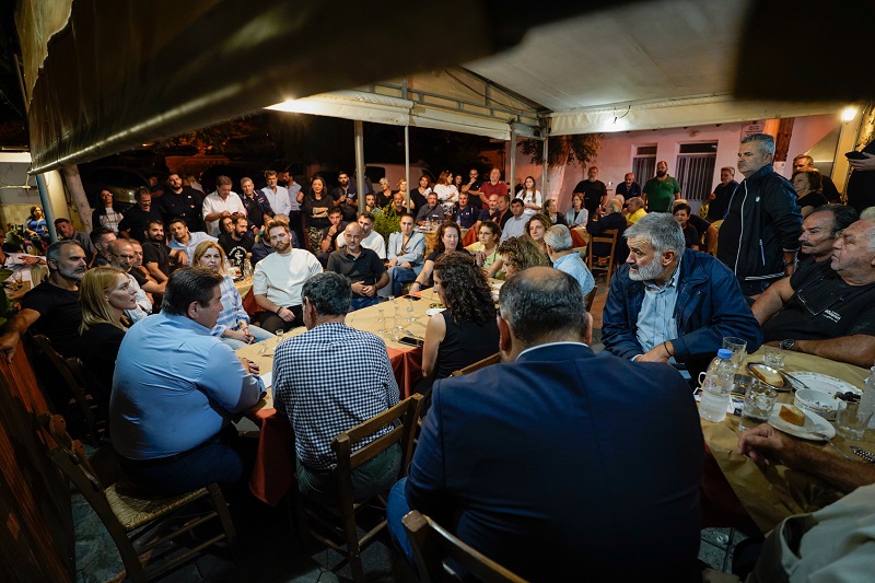 Κατάμεστες οι πλατείες σε Άγιο Σύλλα, Άγιο Βλάση και Σκαλάνι για τον Μιχάλη Καραμαλάκη