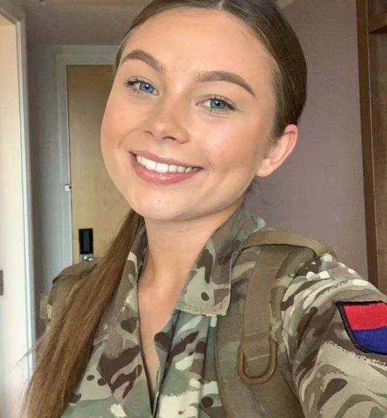 Η 19χρονη Jaysley – Louise Beck (εικόνα από Daily Mail)