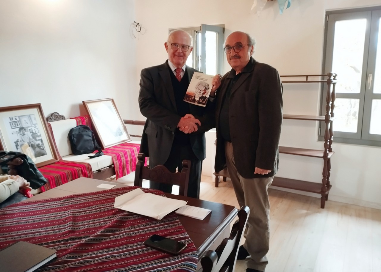 Απόδοση τιμής στο Μίκη Θεοδωράκη από τον Πρέσβη της Κούβας