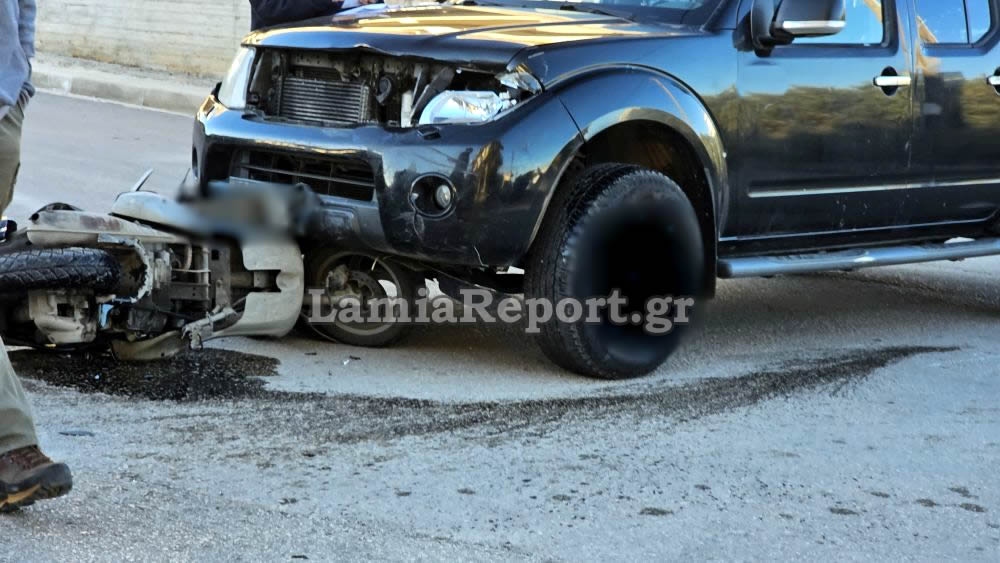 Λαμία: Σοβαρό τροχαίο σε διασταύρωση με μηχανάκι