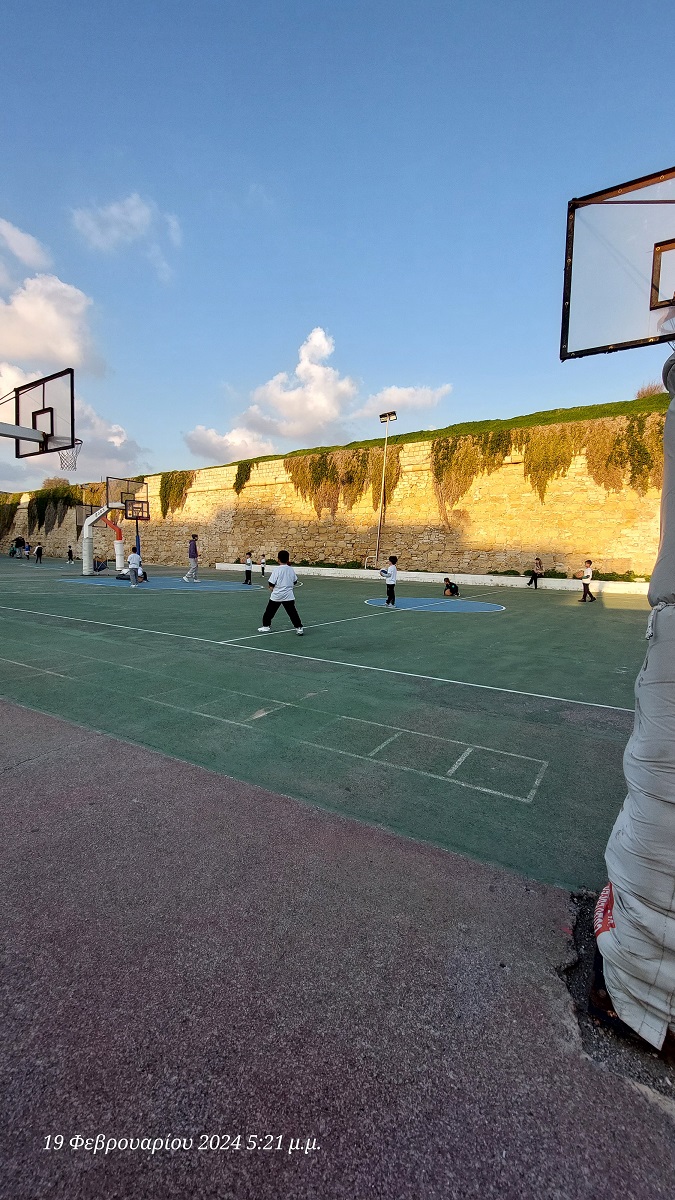 κολόνα φωτισμού γήπεδο Ακαδημία μπάσκετ οφη ηράκλειο