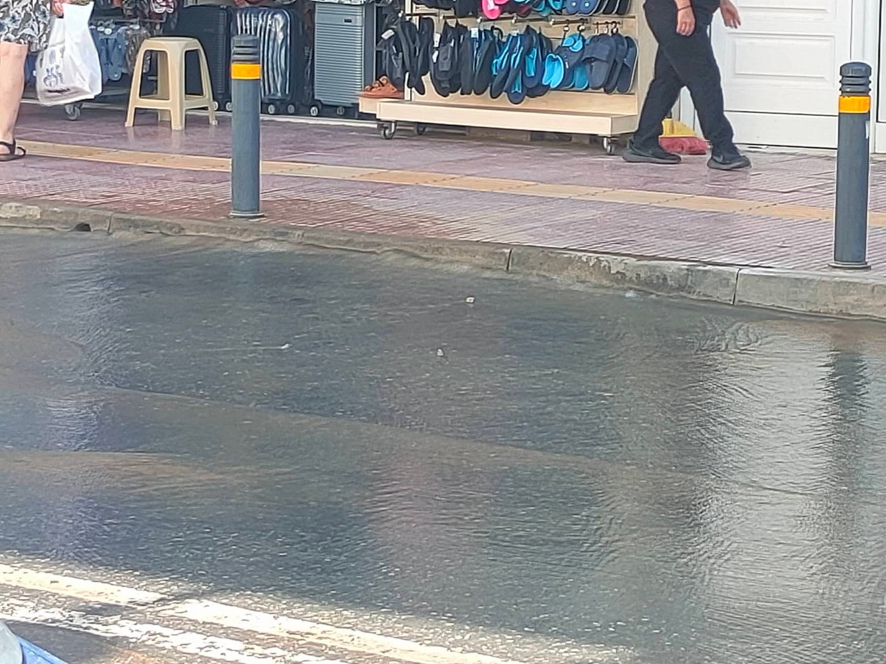 χερσόνησος νερά