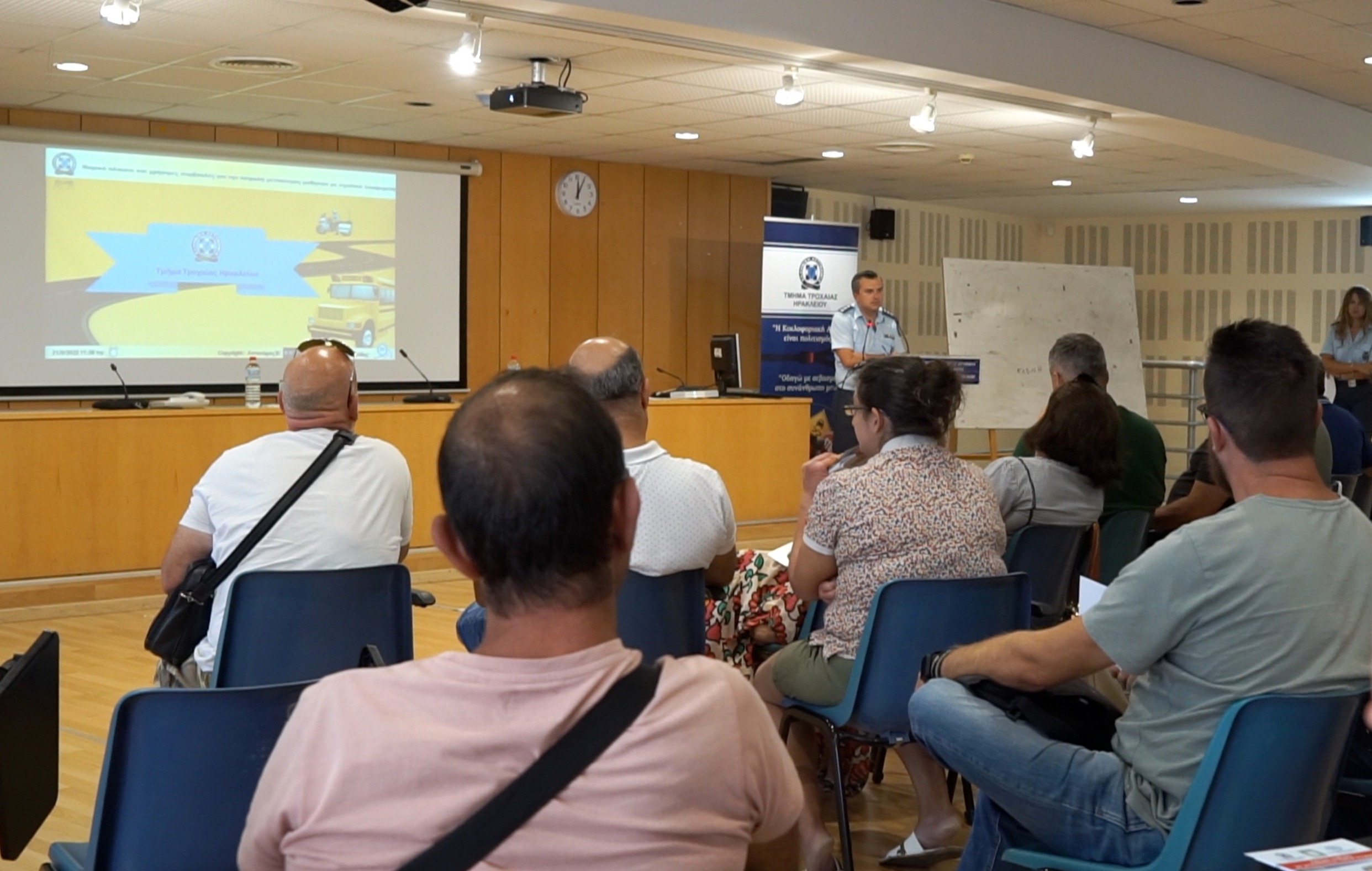 σχολικά λεωφορεία