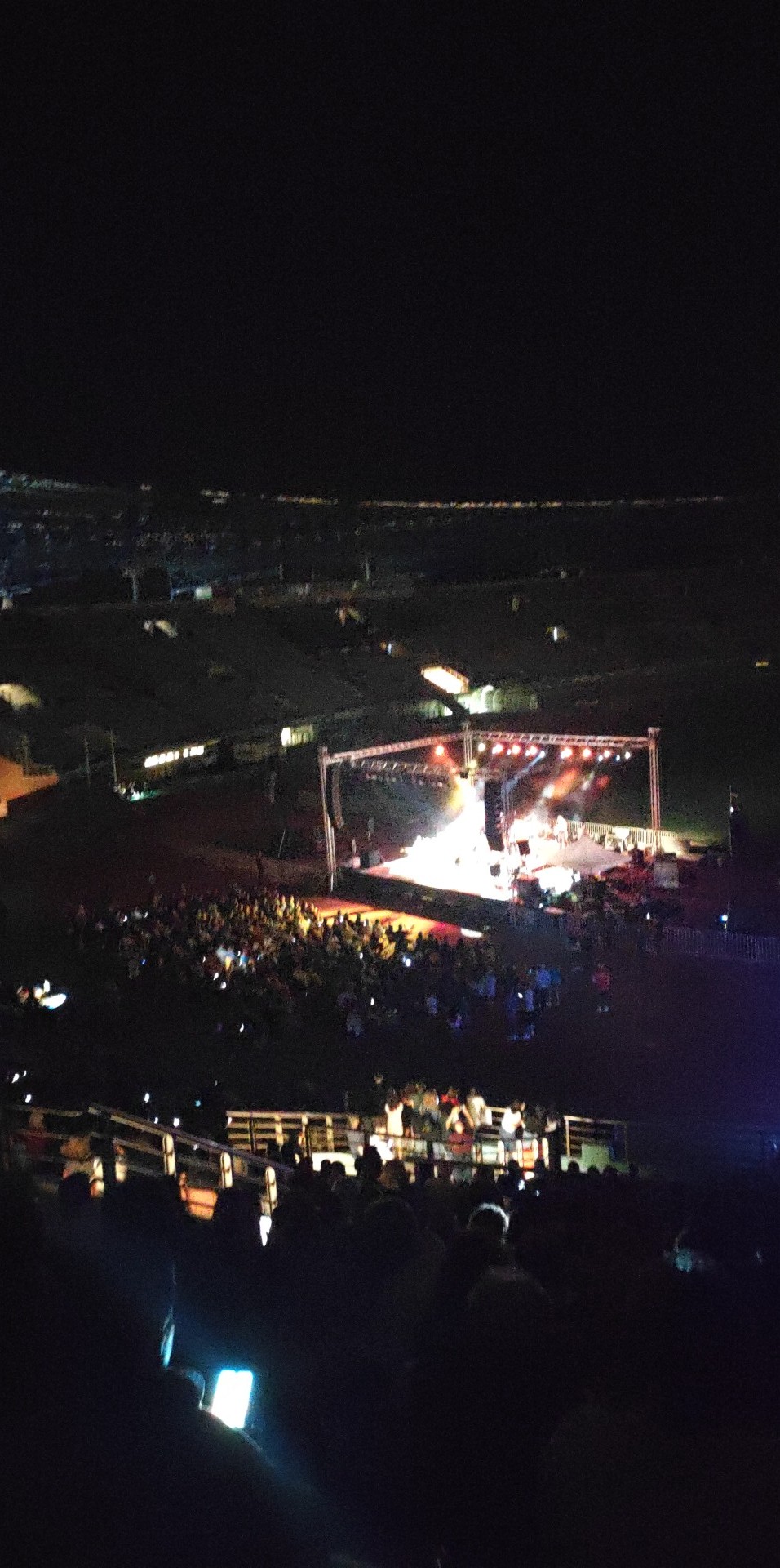 Κοσμοσυρροή στη συναυλία Νταλάρα - Κότσιρα