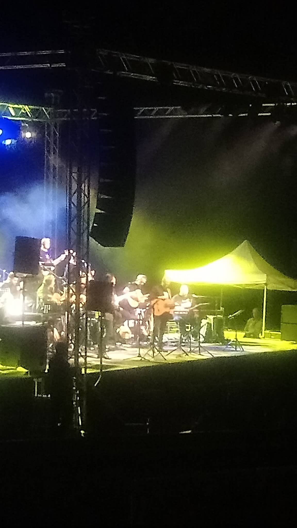  Κοσμοσυρροή στη συναυλία Νταλάρα - Κότσιρα