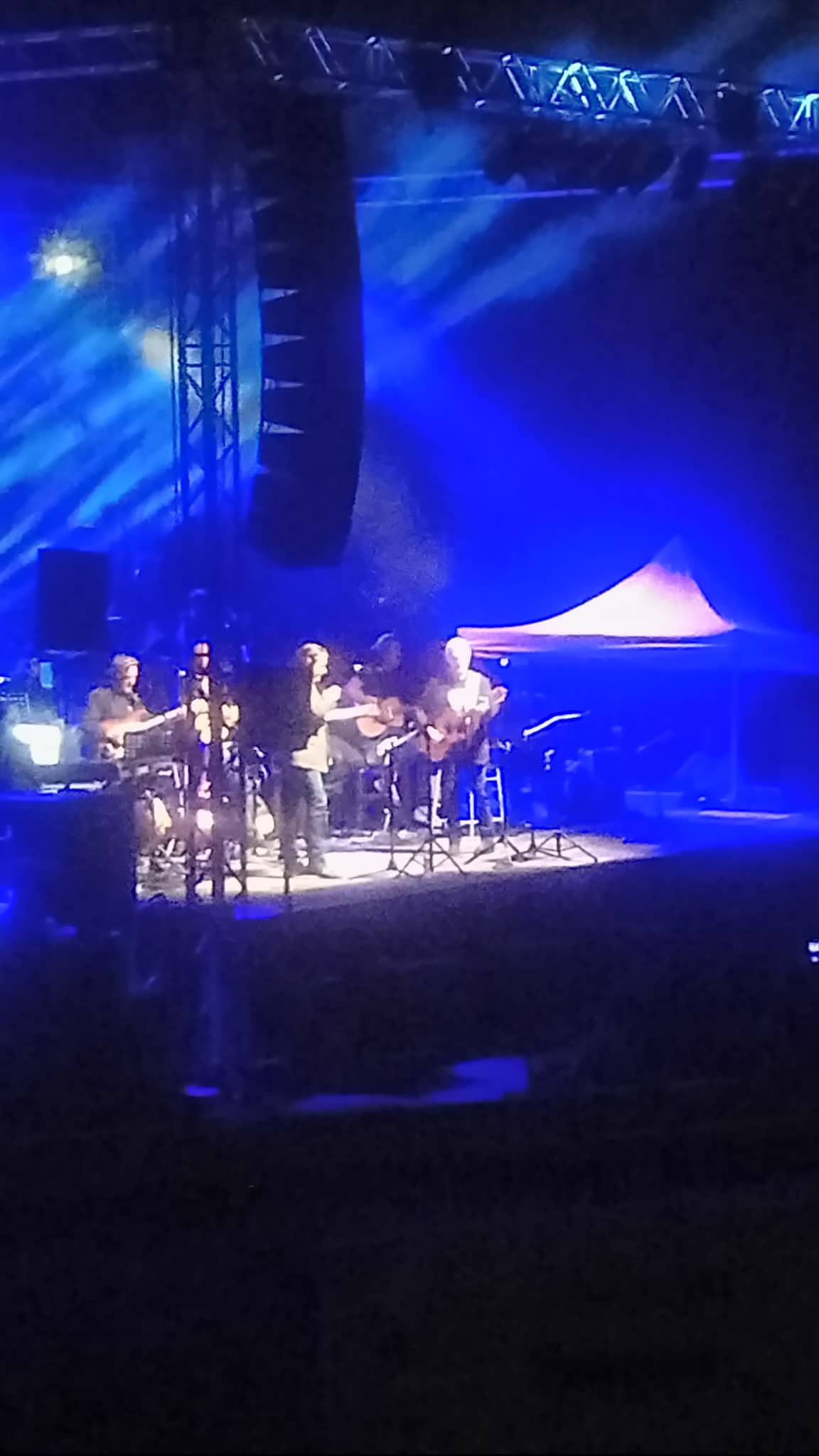  Κοσμοσυρροή στη συναυλία Νταλάρα - Κότσιρα