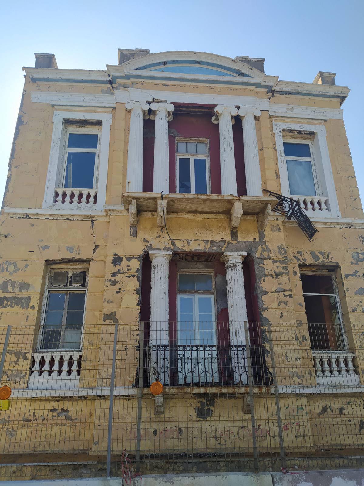 κτιριο παραλιακή ηρακλειο κατάρρευση