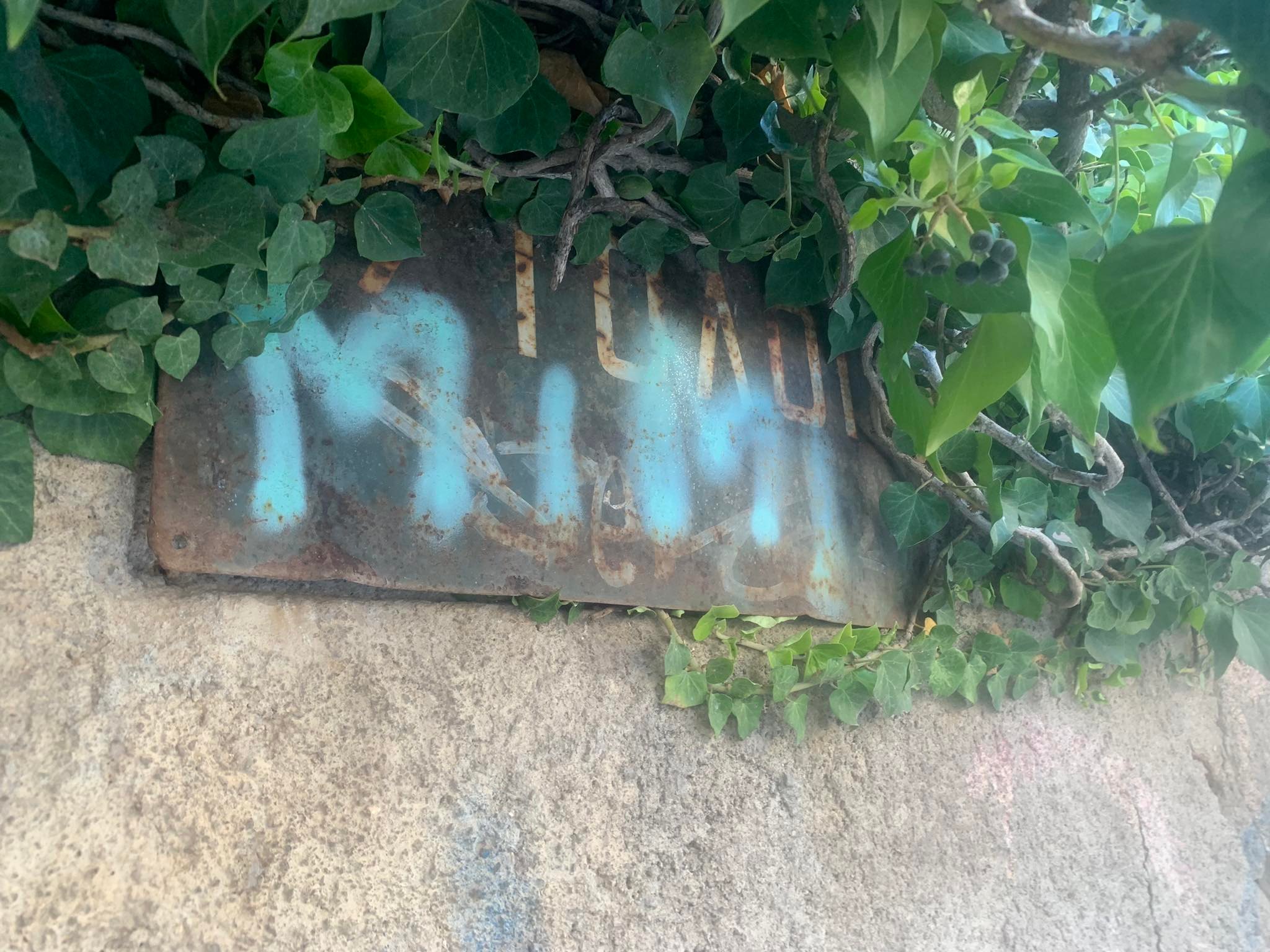 ταμπέλες μουτζουρες ηράκλειο