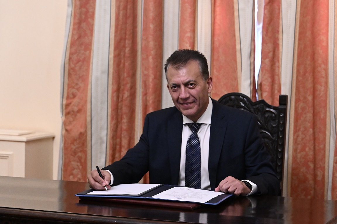 Οικονόμου βρούτσης ΝΔ ορκωμοσία παραίτηση μηταράκης