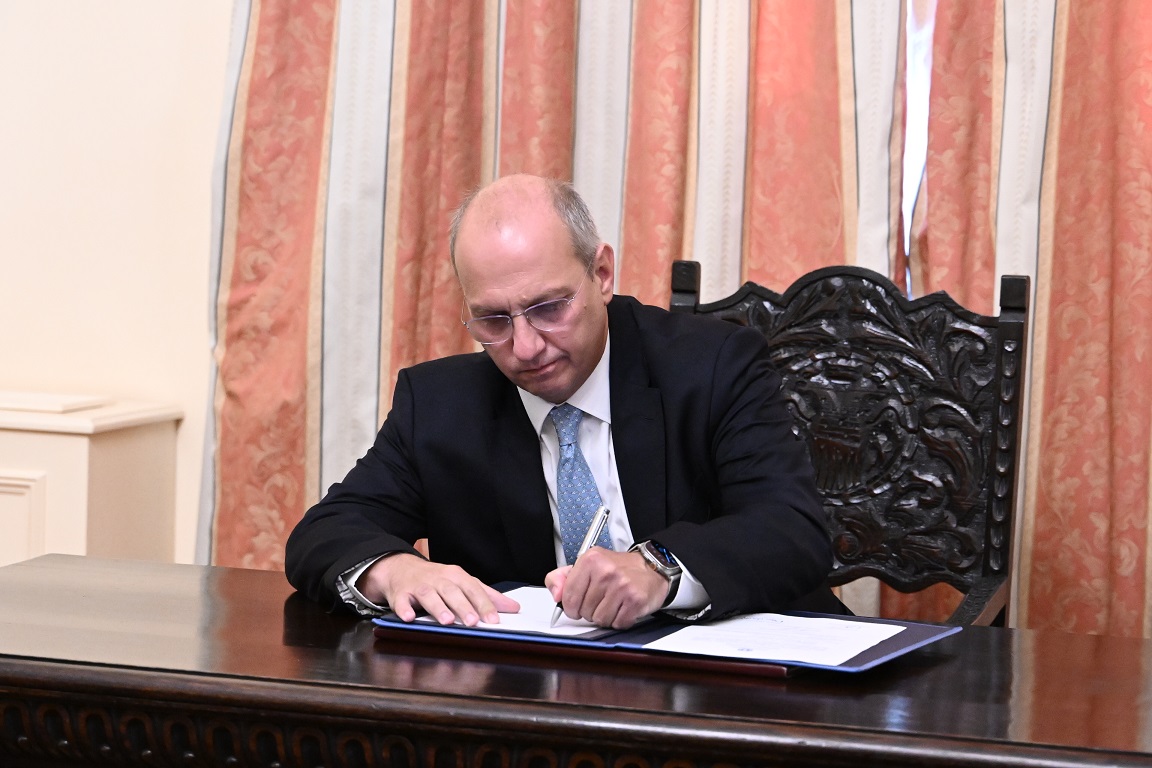 Οικονόμου βρούτσης ΝΔ ορκωμοσία παραίτηση μηταράκης