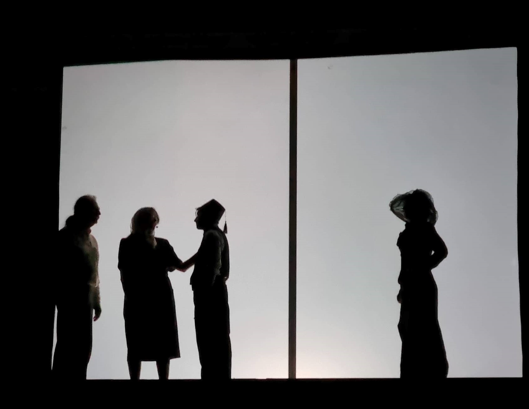 Το «Αϊβαλί» μια μουσικοθεατρική παράσταση που συγκινεί, θυμάται, ταξιδεύει στην Ιστορία, στις ψυχές, στις μνήμες μας…