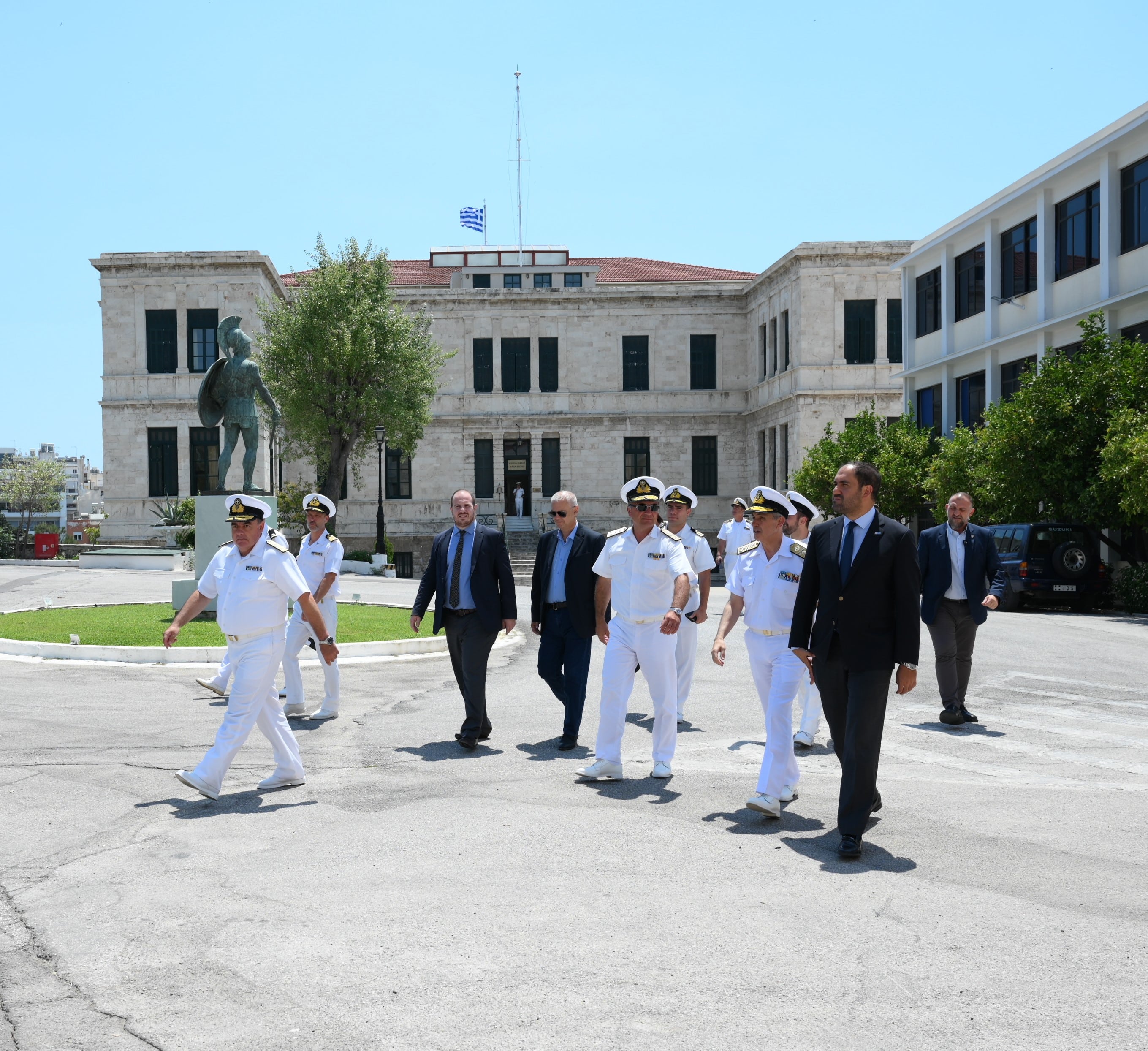  Στο 401 Στρατιωτικό Νοσοκομείο και τη Σχολή Ναυτικών Δοκίμων ο Γιάννης Κεφαλογιάννης
